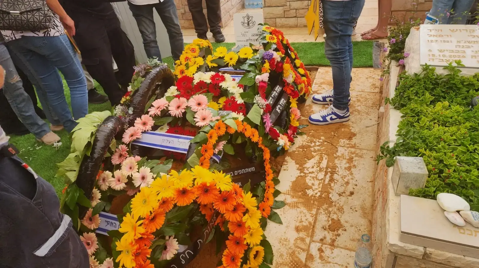 הלוויתו של צבי פלדמן שנפל במלחמת לבנון הראשונה וגופתו הושבה ארצה, בבית העלמין הצבאי בחולון, 12 במאי 2025 הלוויתו של צבי פלדמן שנפל במלחמת לבנון הראשונה וגופתו הושבה ארצה, בבית העלמין הצבאי בחולון, 12 במאי 2025