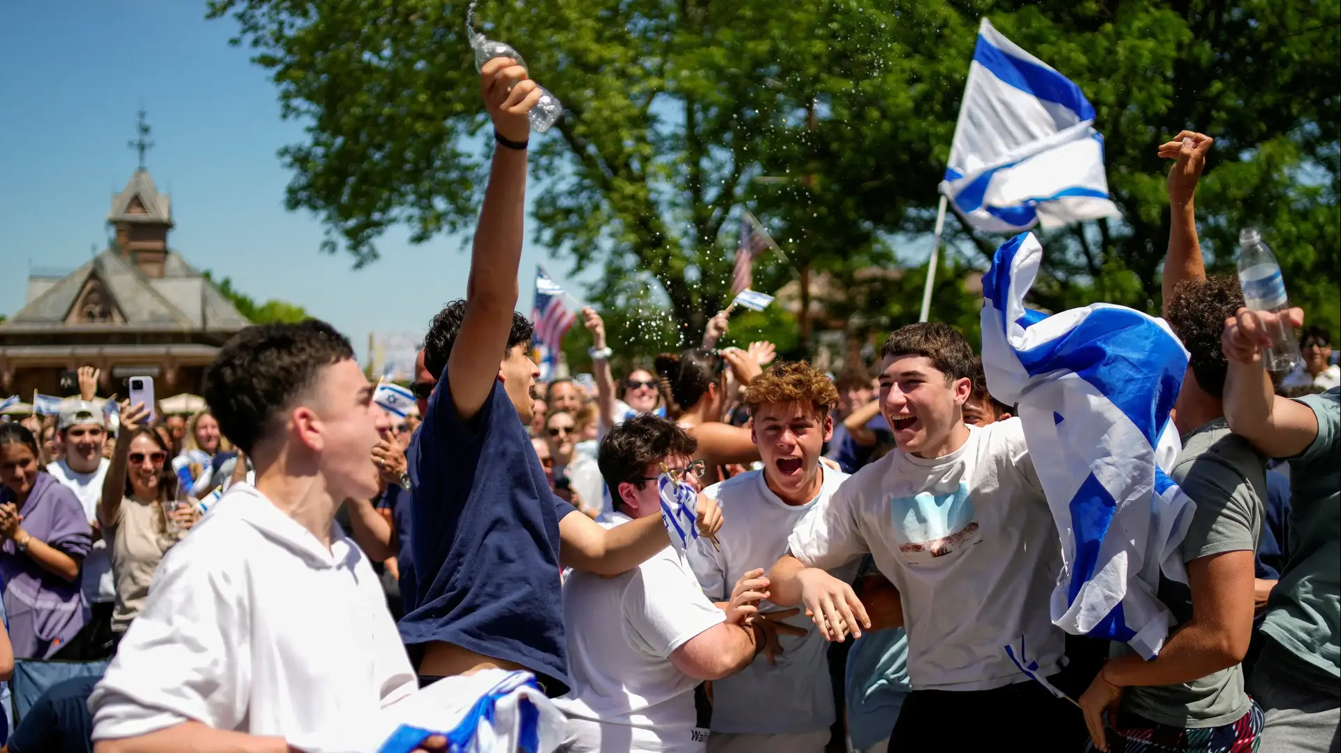 כיכר החטופים, עם קבלת העדכון על העברתו של עידן אלכסנדר לידי צה"ל, 12 במאי 2025 כיכר החטופים, עם קבלת העדכון על העברתו של עידן אלכסנדר לידי צה"ל, 12 במאי 2025