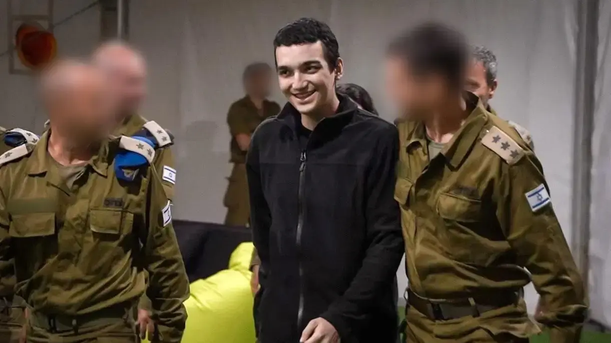 עידן אלכסנדר נפגש עם משפחתו, רעים, 12 במאי 2025 עידן אלכסנדר נפגש עם משפחתו, רעים, 12 במאי 2025