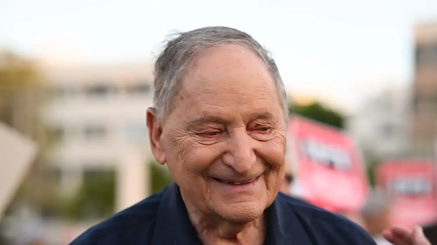 רן ארז יושב ראש ארגון המורים במחאת המורים, כיכר הבימה, 14 במאי 2025 רן ארז יושב ראש ארגון המורים במחאת המורים, כיכר הבימה, 14 במאי 2025