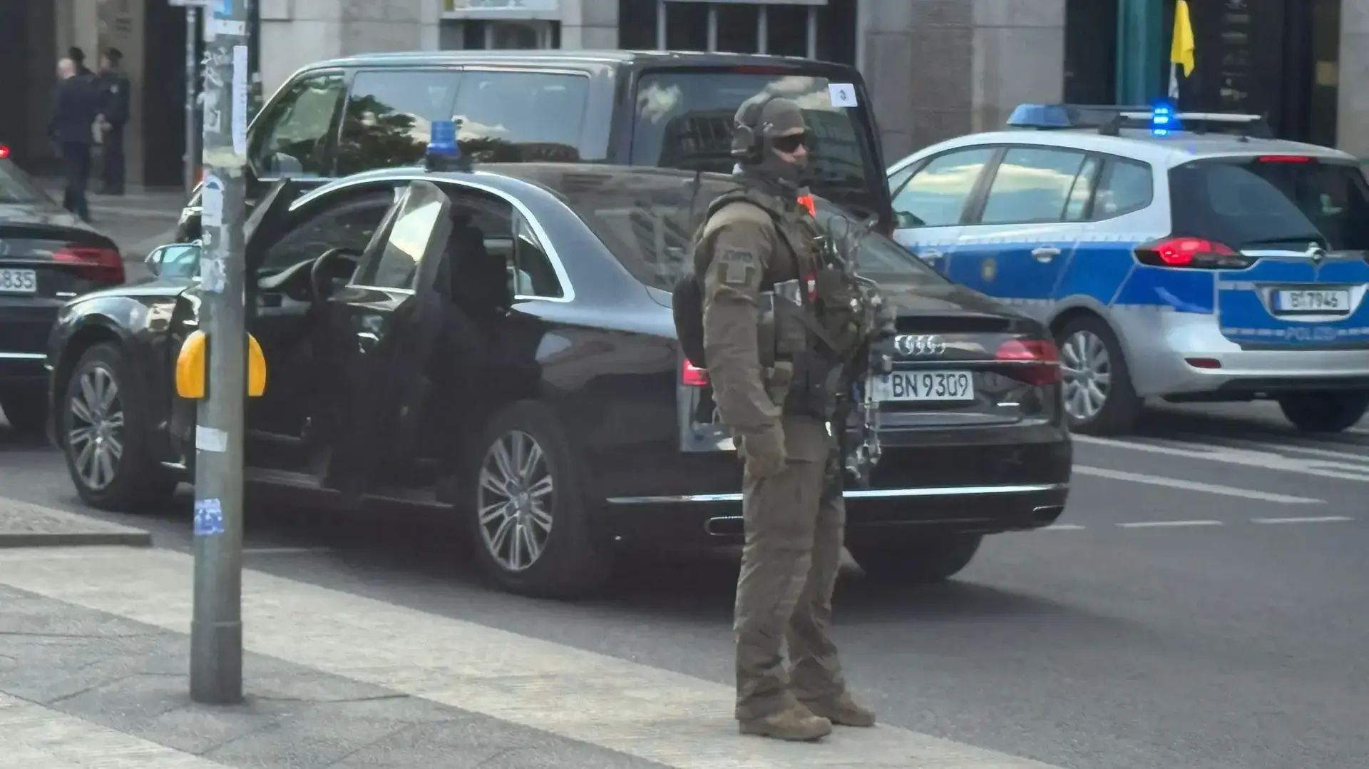 אבטחה כבדה בברלין במסגרת ביקורו של הנשיא הרצוג, גרמניה 2025 אבטחה כבדה בברלין במסגרת ביקורו של הנשיא הרצוג, גרמניה 2025