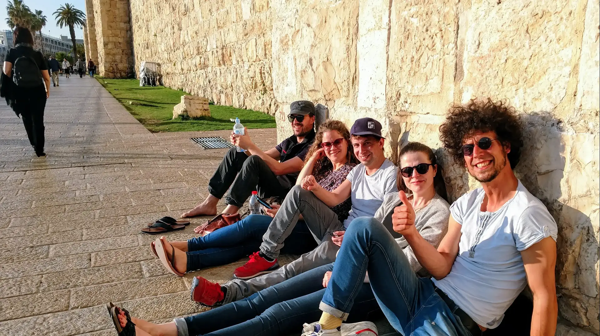 צעירים מבלים בירושלים צעירים מבלים בירושלים