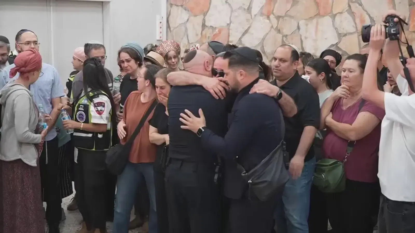 הלוויתה של צאלה הנרצחת מהפיגוע בשומרון. 15 במאי 2025 הלוויתה של צאלה הנרצחת מהפיגוע בשומרון. 15 במאי 2025
