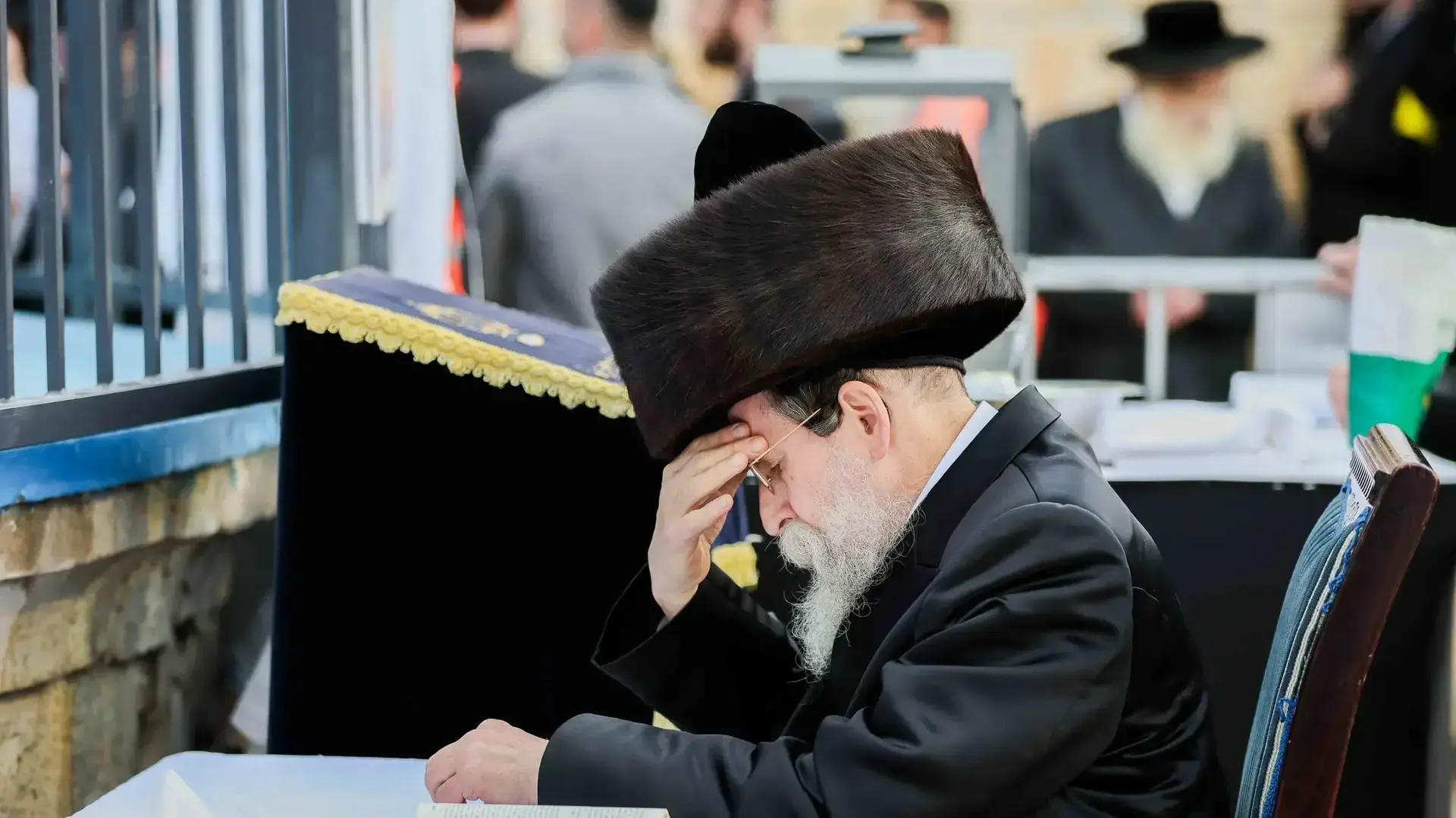 האדמור שידליק את ההדלקה הראשונה. הר מירון. 15 במאי 2025 