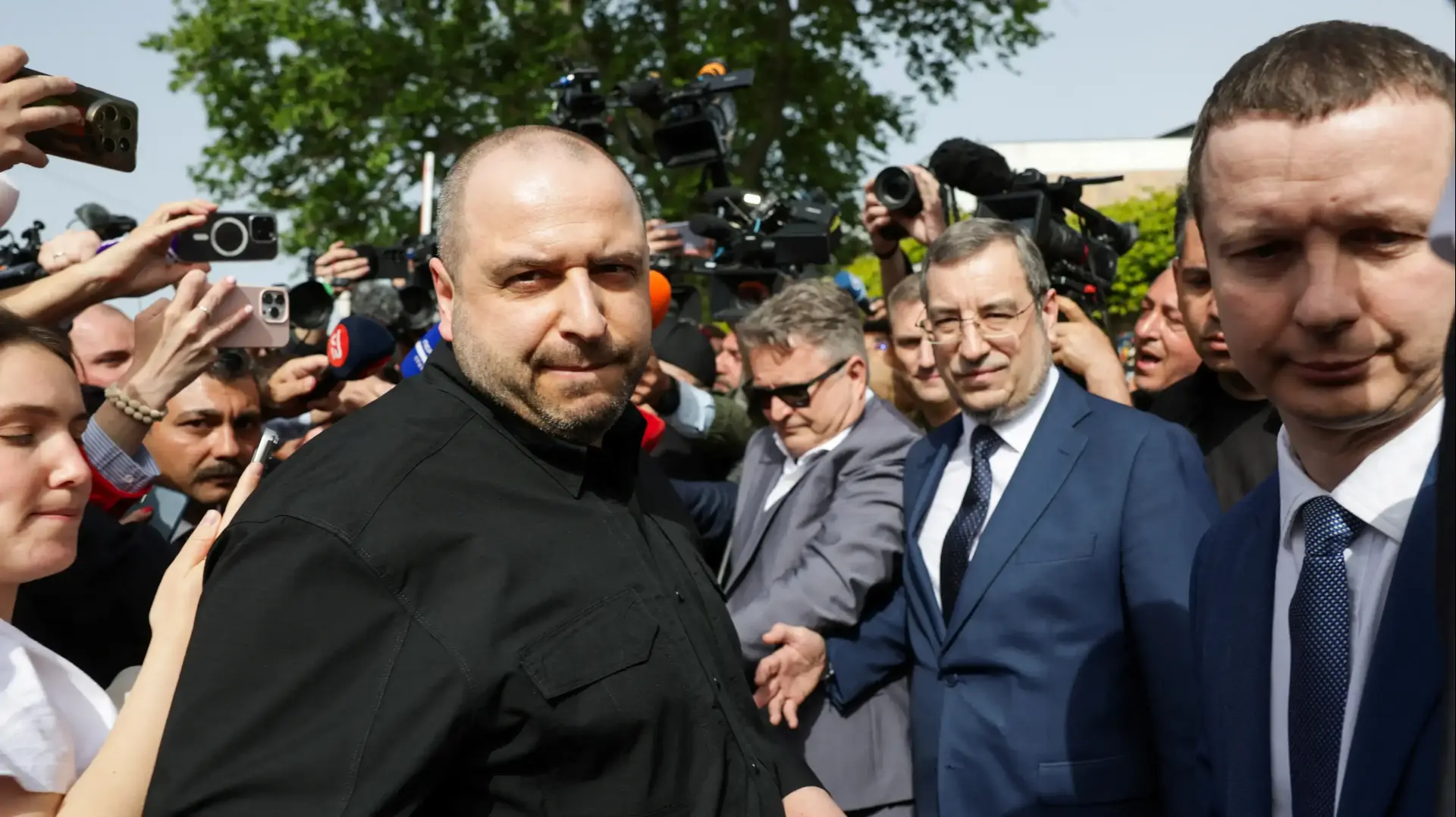 Head of Ukrainian delegation and Ukrainian Defence Minister, Rustem Umerov, walks outside the Turkish Presidency's Dolmabahce working office, the venue of Russia and Ukraine direct talks, in Istanbul, Turkey, May 16, 2025. REUTERS/Murad Sezer
Head of Ukrainian delegation and Ukrainian Defence Minister, Rustem Umerov, walks outside the Turkish Presidency's Dolmabahce working office, the venue of Russia and Ukraine direct talks, in Istanbul, Turkey, May 16, 2025. REUTERS/Murad Sezer