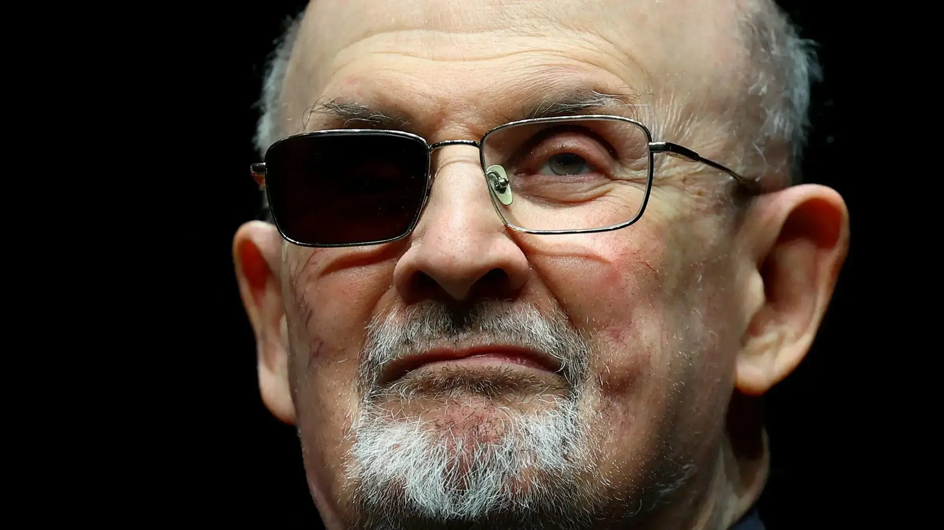 הסופר סלמאן רושדי באירוע בברלין, גרמניה, 16 במאי 2024