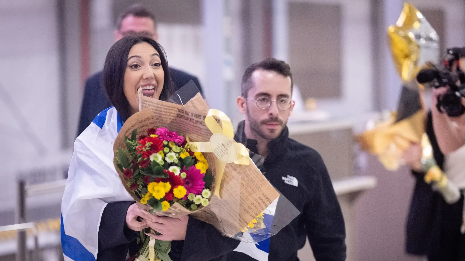 יובל רפאל, נציגת ישראל באירוויזיון 2025 נחתה בארץ, נתב"ג, 18 במאי 2025 יובל רפאל, נציגת ישראל באירוויזיון 2025 נחתה בארץ, נתב"ג, 18 במאי 2025