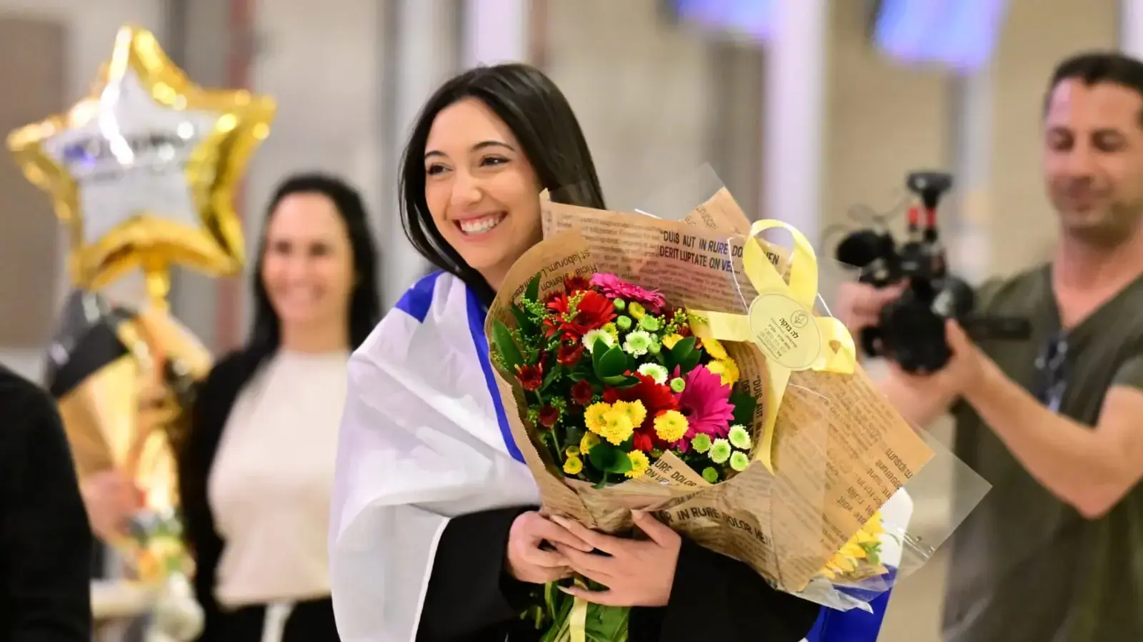 יובל רפאל, נציגת ישראל באירוויזיון 2025 נוחתת בארץ, נתב"ג, 18 במאי 2025 יובל רפאל, נציגת ישראל באירוויזיון 2025 נוחתת בארץ, נתב"ג, 18 במאי 2025