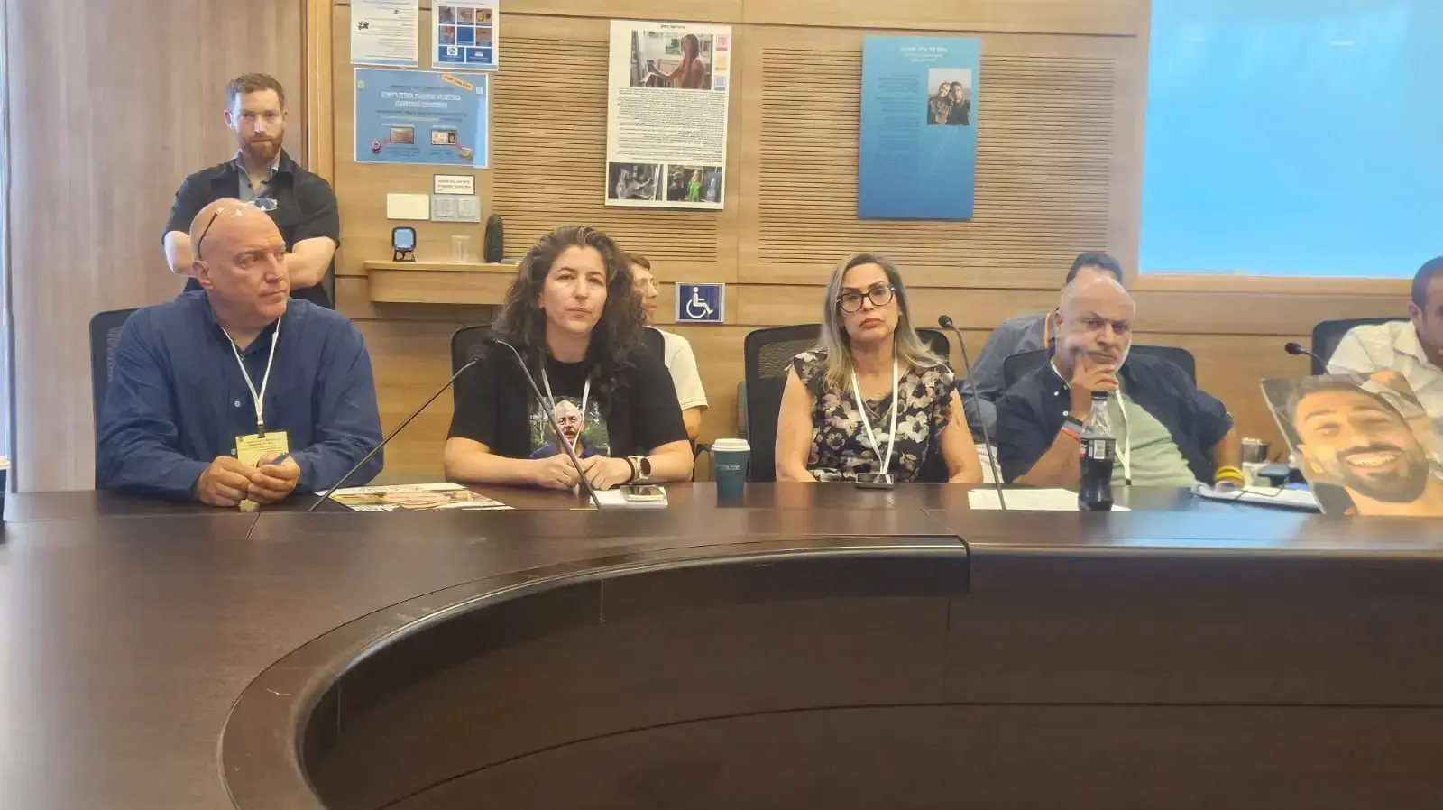 נציגי משפחות מועצת אוקטובר משתתפים בדיון בועדה לביקורת המדינה בהשתתפות הסנגורית הצבאית הראשית והמשנה ליועצת המשפטית לממשלה
נציגי משפחות מועצת אוקטובר משתתפים בדיון בועדה לביקורת המדינה בהשתתפות הסנגורית הצבאית הראשית והמשנה ליועצת המשפטית לממשלה