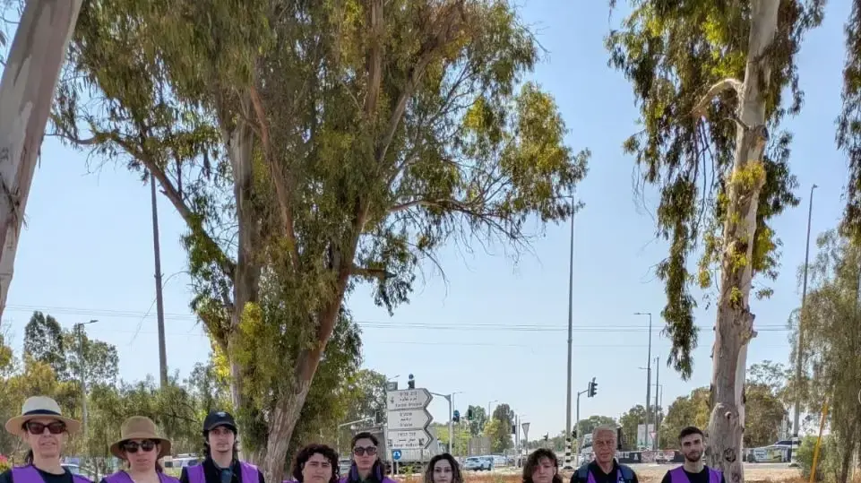תנועת “עומדים ביחד” נערכת לניסיונות החסימה של תנועת “צו 9” במעבר כרם שלום תנועת “עומדים ביחד” נערכת לניסיונות החסימה של תנועת “צו 9” במעבר כרם שלום
