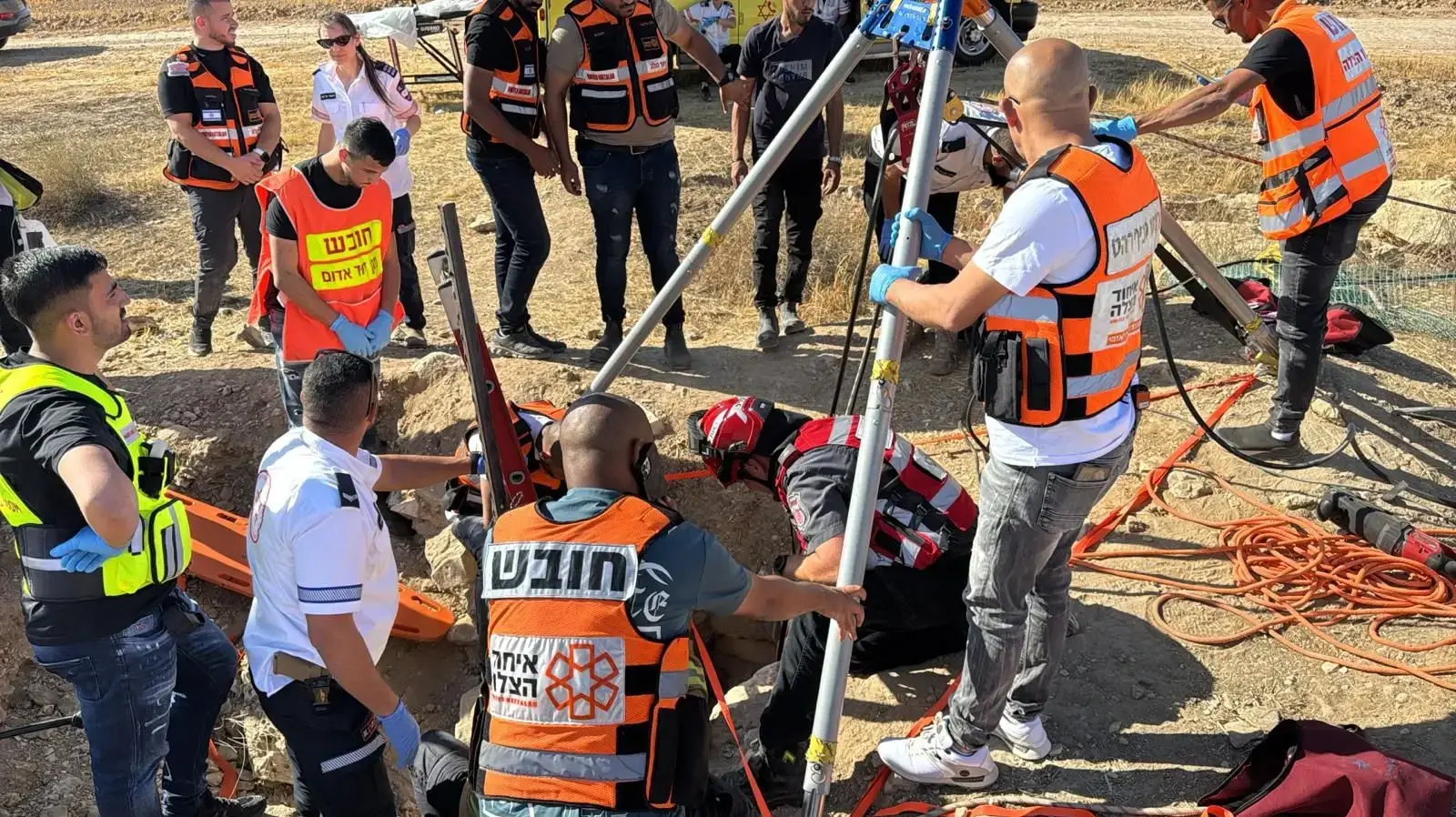 שני לכודים נפלו לבור ליד בסיס משמר הנגב. 23/05/2025 שני לכודים נפלו לבור ליד בסיס משמר הנגב. 23/05/2025