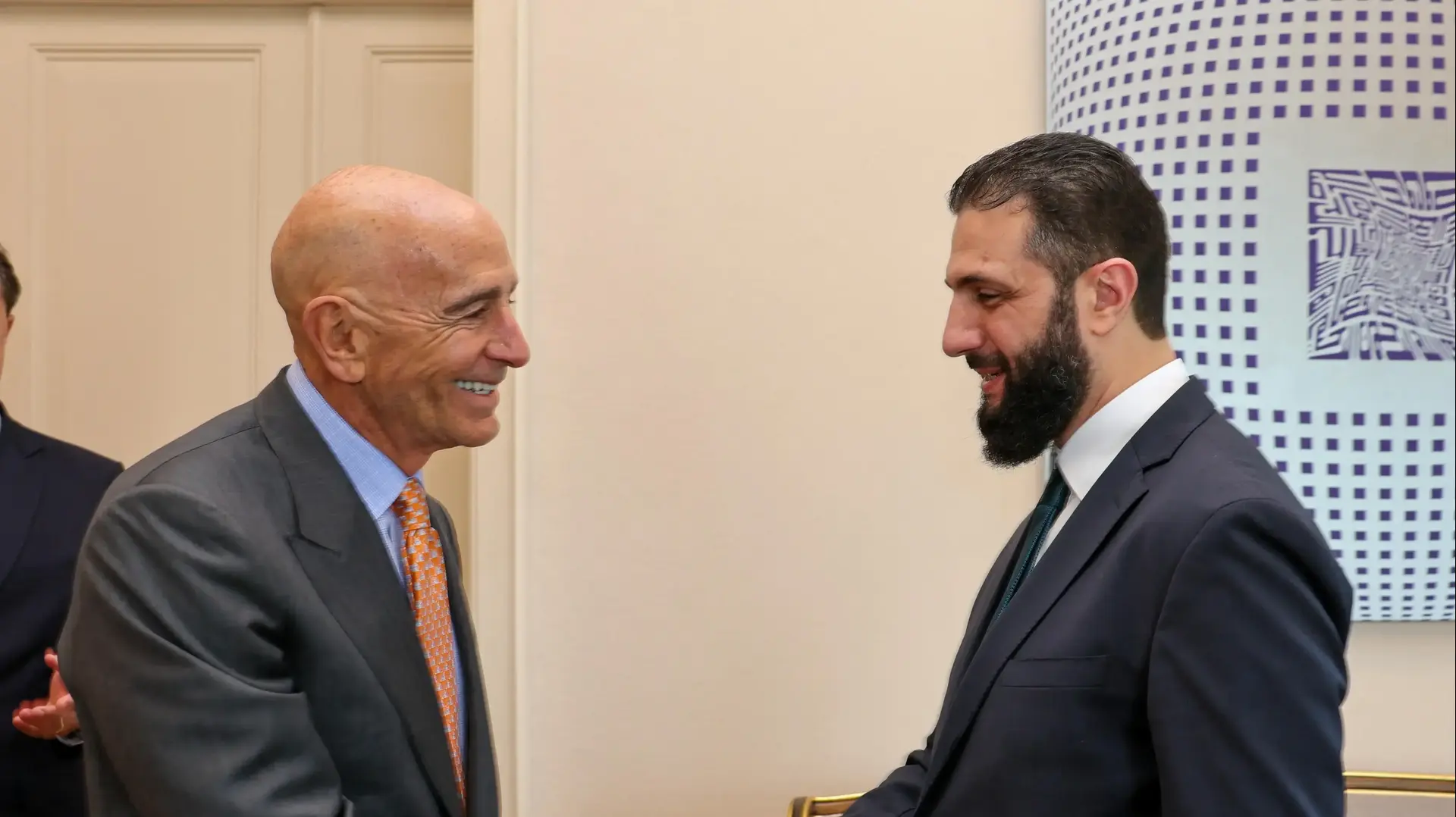 נשיא סוריה אחמד א-שרע נפגש עם שגריר ארצות הברית בטורקיה, תומאס ברק, באיסטנבול, 24 במאי 2025 נשיא סוריה אחמד א-שרע נפגש עם שגריר ארצות הברית בטורקיה, תומאס ברק, באיסטנבול, 24 במאי 2025