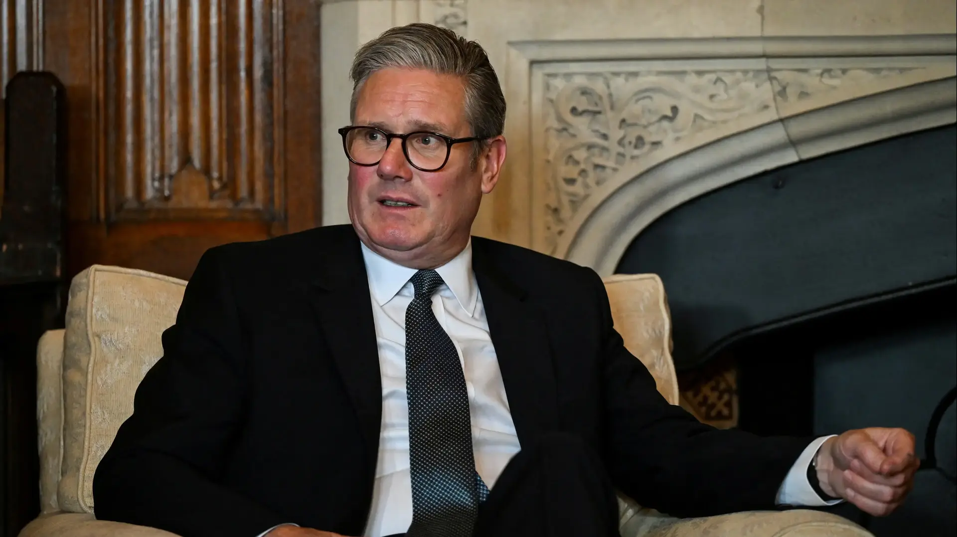 Britain's Prime Minister Keir Starmer meets with Cheryl Korbel, mother of a nine-year-old girl who was fatally shot in her own home by a gunman chasing a rival drug dealer, at the House of Commons, in central London, on May 21, 2025. JUSTIN TALLIS/Pool via REUTERS
Britain's Prime Minister Keir Starmer meets with Cheryl Korbel, mother of a nine-year-old girl who was fatally shot in her own home by a gunman chasing a rival drug dealer, at the House of Commons, in central London, on May 21, 2025. JUSTIN TALLIS/Pool via REUTERS