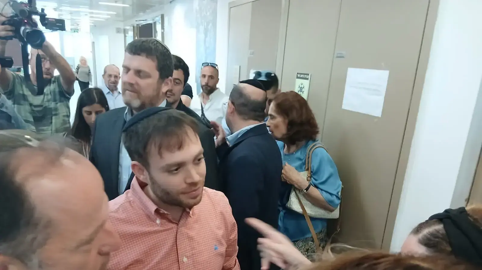נגד המילואים ארי רוזנפלד בדיון בקשה להתשחרר ממעצר בית, בימ"ש מחוזי ת"א, 25 במאי 2025 נגד המילואים ארי רוזנפלד בדיון בקשה להתשחרר ממעצר בית, בימ"ש מחוזי ת"א, 25 במאי 2025