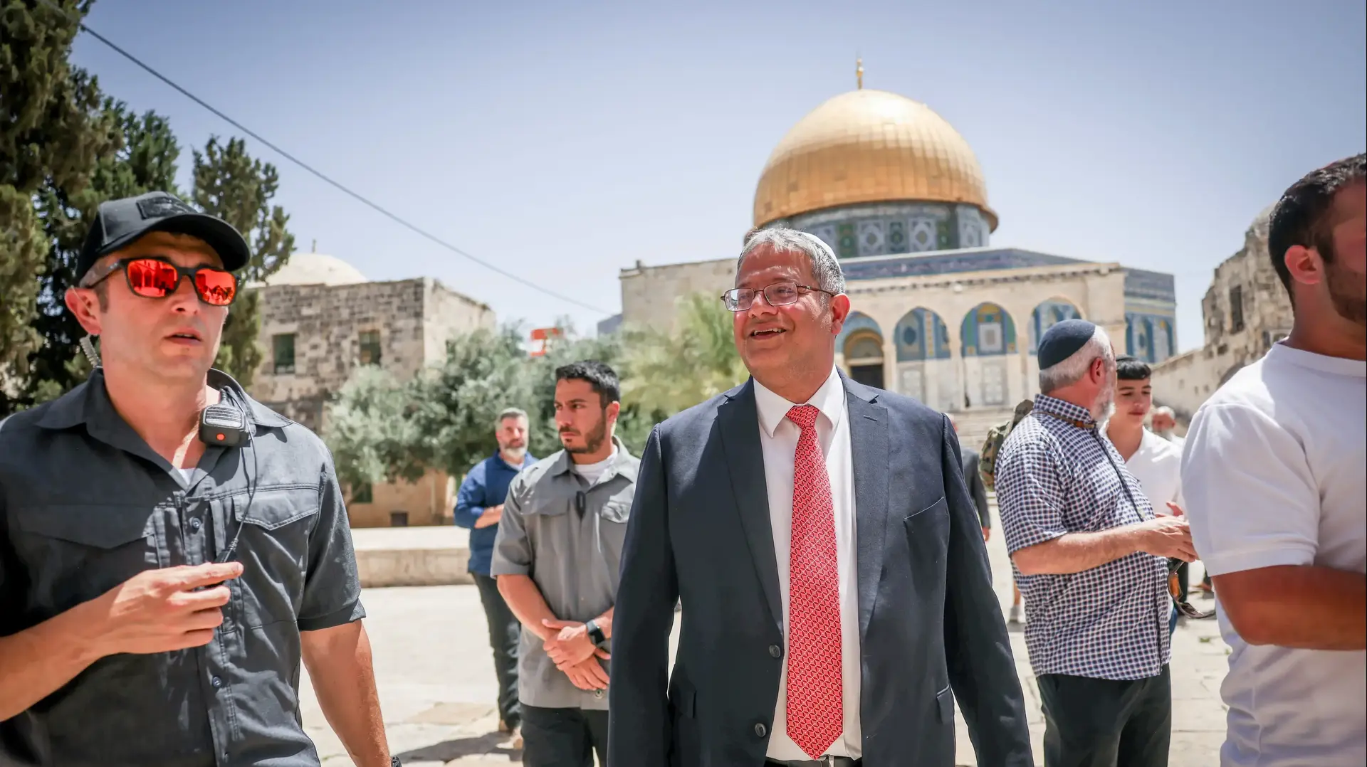 השר לביטחון לאומי איתמר בן גביר עלה להר הבית לרגל יום ירושלים, 26 במאי 2025 השר לביטחון לאומי איתמר בן גביר עלה להר הבית לרגל יום ירושלים, 26 במאי 2025
