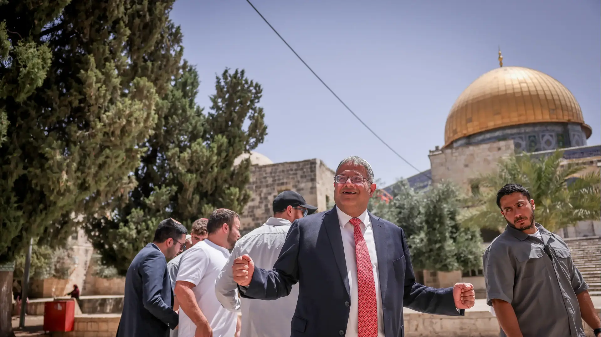 השר לביטחון לאומי איתמר בן גביר עלה להר הבית לרגל יום ירושלים, 26 במאי 2025 השר לביטחון לאומי איתמר בן גביר עלה להר הבית לרגל יום ירושלים, 26 במאי 2025