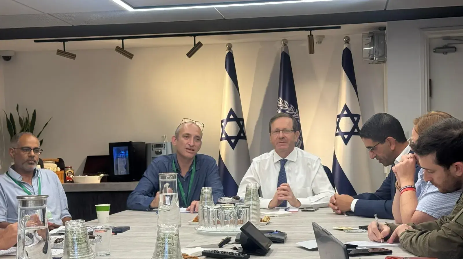 נשיא המדינה נפגש עם צוות מנהלת תקומה בראשות ראש מנהלת תקומה אביעד פרידמן נשיא המדינה נפגש עם צוות מנהלת תקומה בראשות ראש מנהלת תקומה אביעד פרידמן