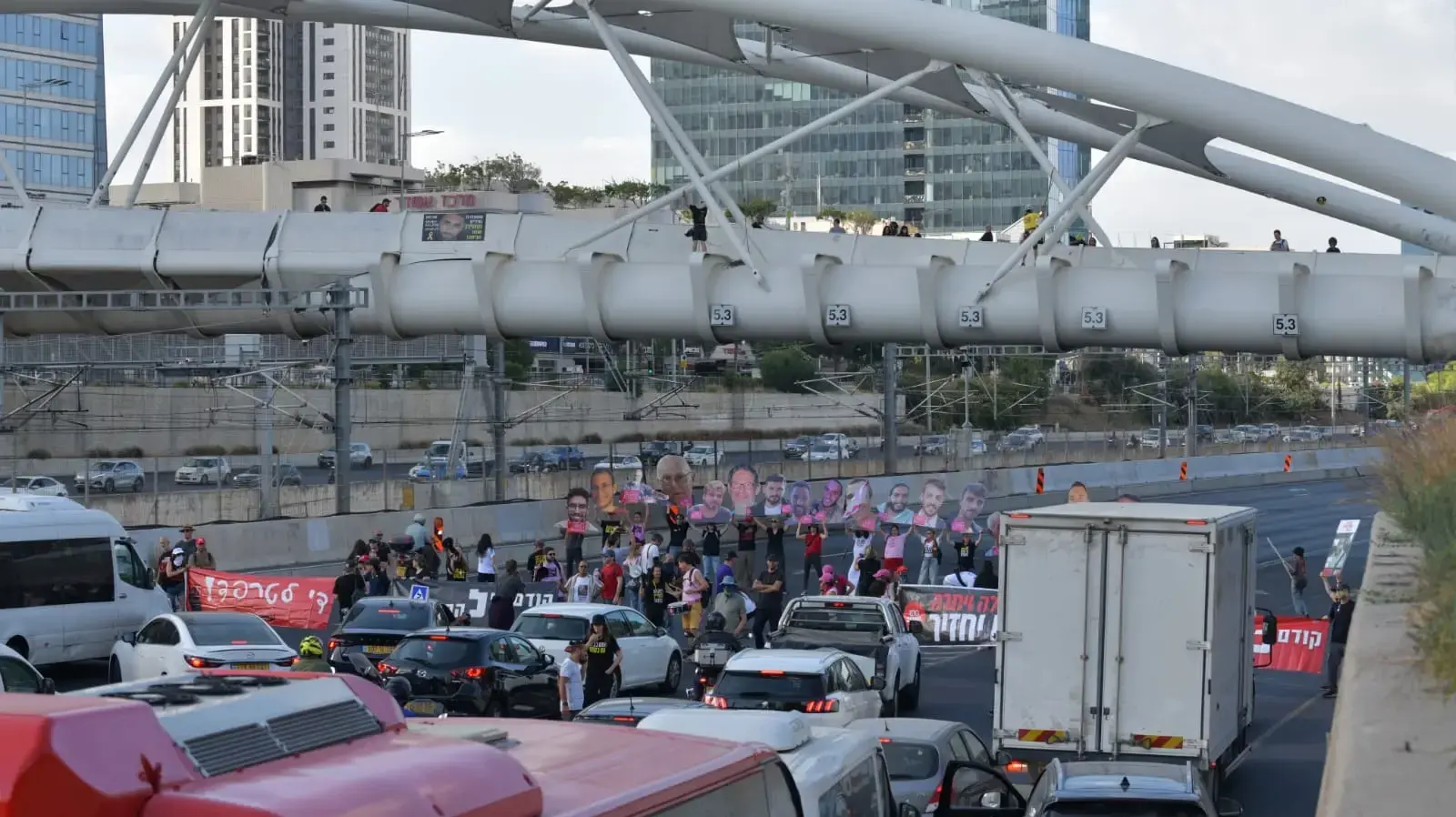איילון דרום חסום בציון 600 יום לחטופים בעזה. 28 במאי 2025 איילון דרום חסום בציון 600 יום לחטופים בעזה. 28 במאי 2025