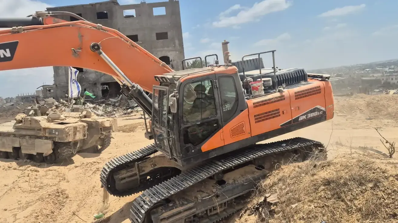 דוד ליבי במהלך הריסת תשתית ברצועת עזה דוד ליבי במהלך הריסת תשתית ברצועת עזה
