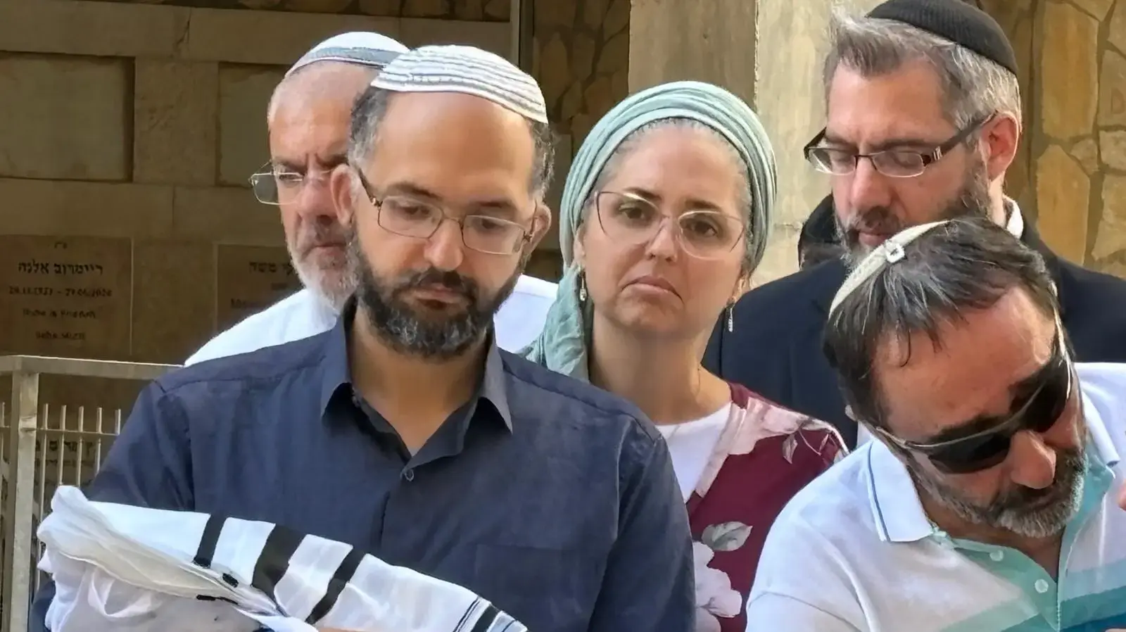 הלוויתו של רביד חיים, בנה של צאלה גז שנרצחה בפיגוע הירי בגדה
29 במאי 2025 הלוויתו של רביד חיים, בנה של צאלה גז שנרצחה בפיגוע הירי בגדה
29 במאי 2025