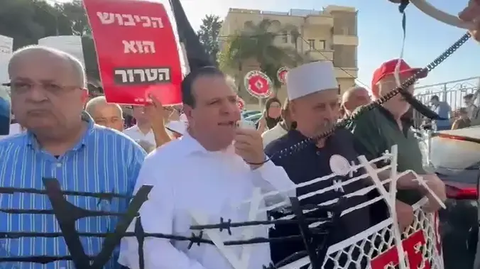 איימן עודה בהפגנת השמאל והקהילה הערבית, חיפה, שבת איימן עודה בהפגנת השמאל והקהילה הערבית, חיפה, שבת