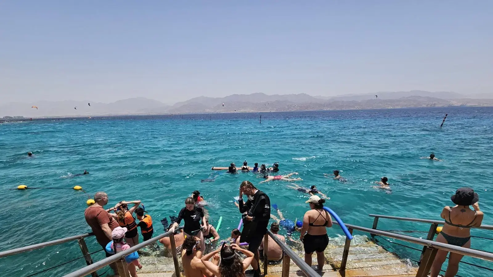 עומס מבקרים בחוף בית ינאי עומס מבקרים בחוף בית ינאי