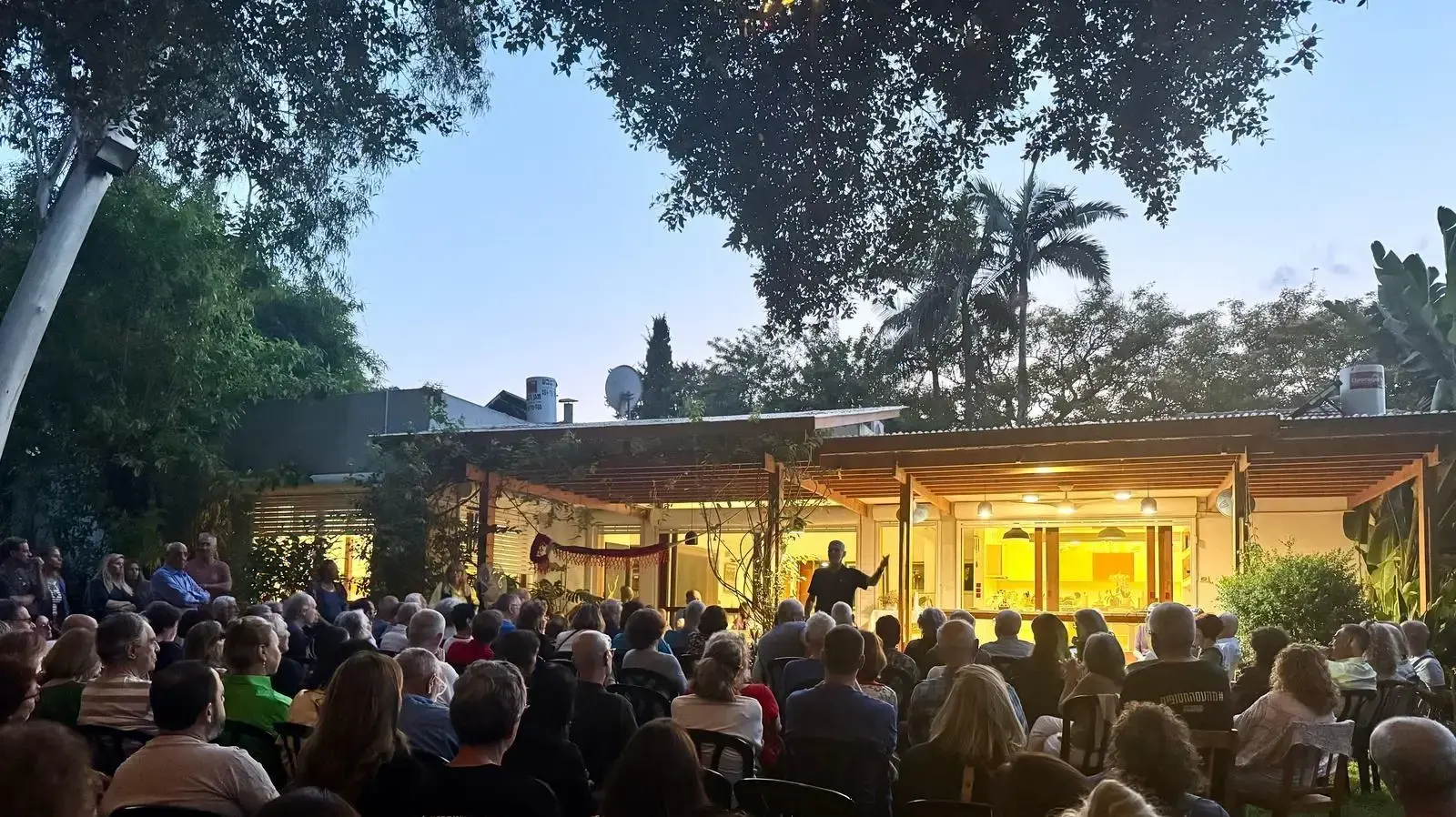 יאיר גולן נואם בכנס בסביון
יאיר גולן נואם בכנס בסביון