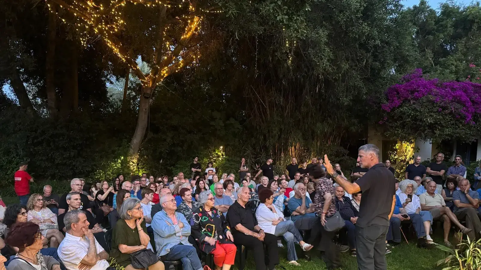 יאיר גולן נואם בכנס בסביון יאיר גולן נואם בכנס בסביון