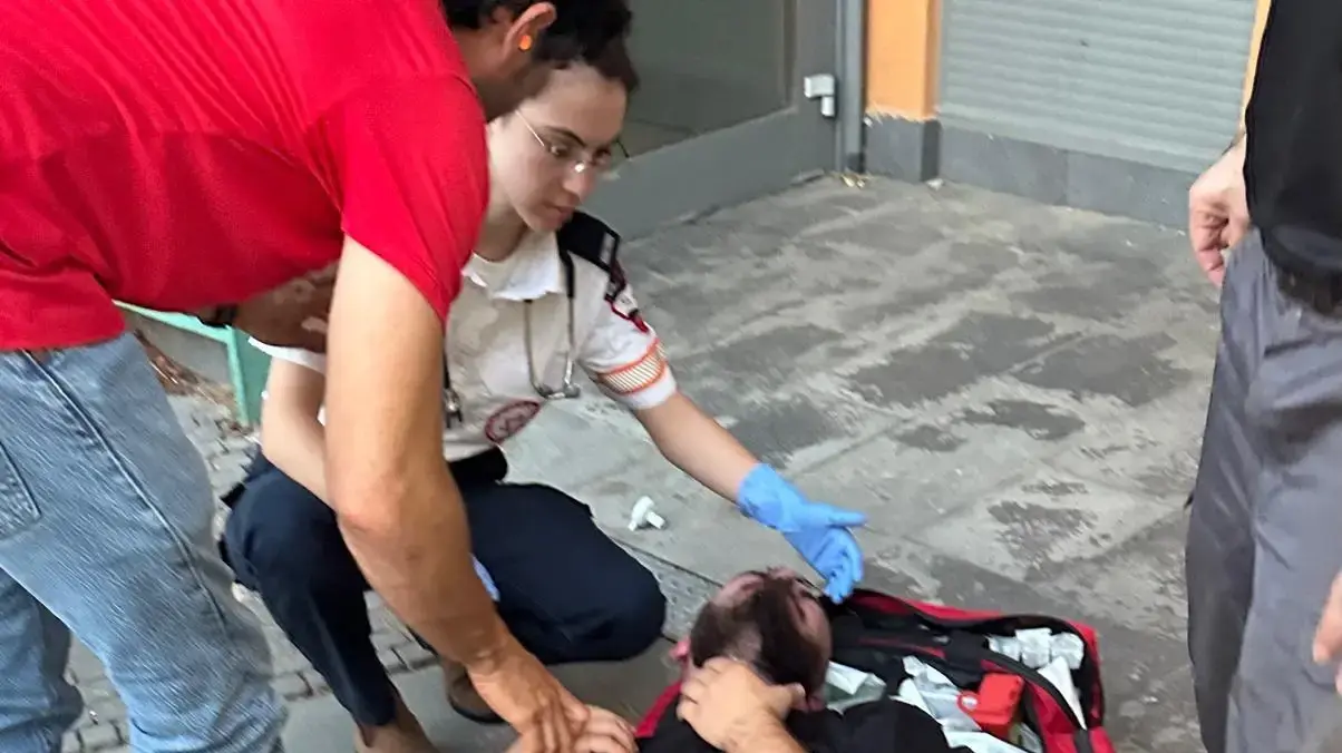 משתתף בכנס נפצע במהלך העימותים עם פעילי ימין
משתתף בכנס נפצע במהלך העימותים עם פעילי ימין