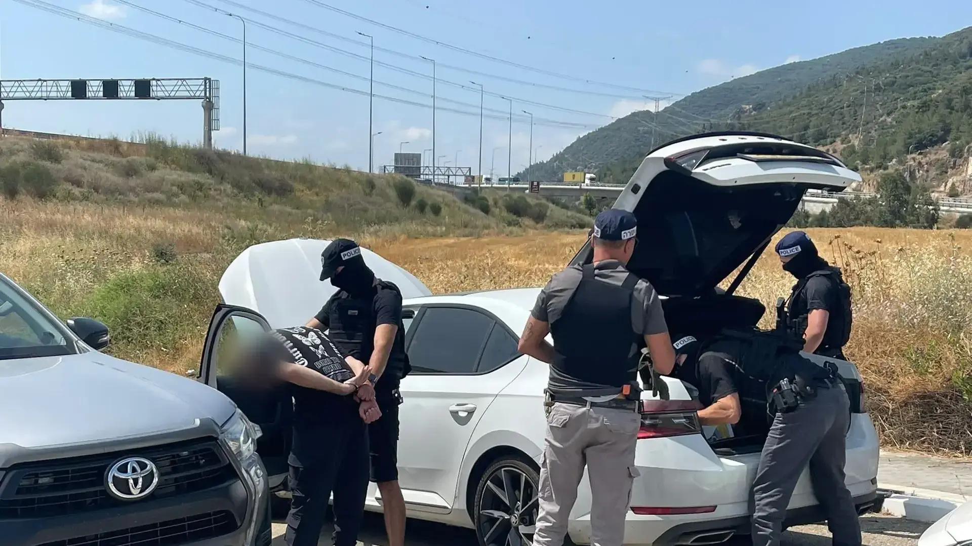 המשטרה סיכלה "שיירת כבוד" כמסווה להחזקת אמל"ח שיועד לכוונות פגיעה בידי גורמים עברייניים שהיתה אמורה להתקיים לרגל שחרורו של אסיר פלילי מבית סוהר באזור הצפון