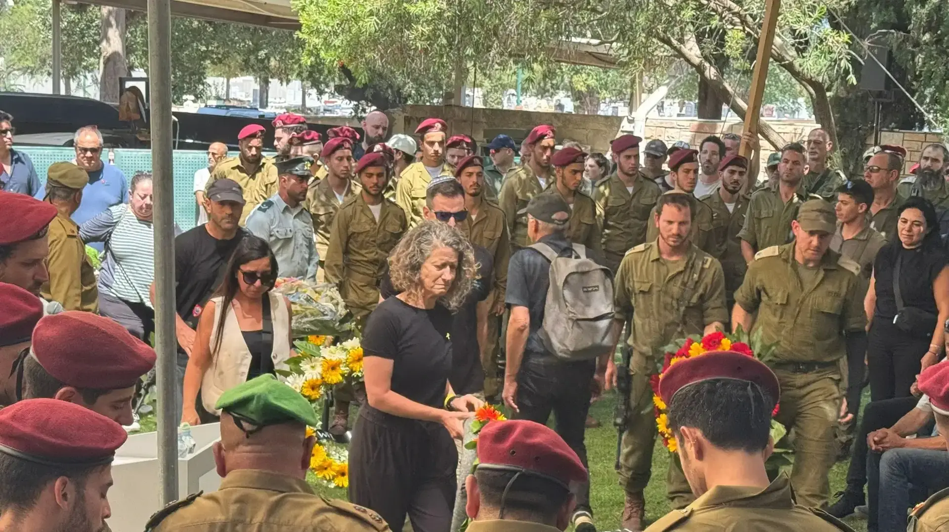 הלווית החייל אלון פרקס, בית העלמין הצבאי פרדס חנה. 5 ביוני 2025 הלווית החייל אלון פרקס, בית העלמין הצבאי פרדס חנה. 5 ביוני 2025