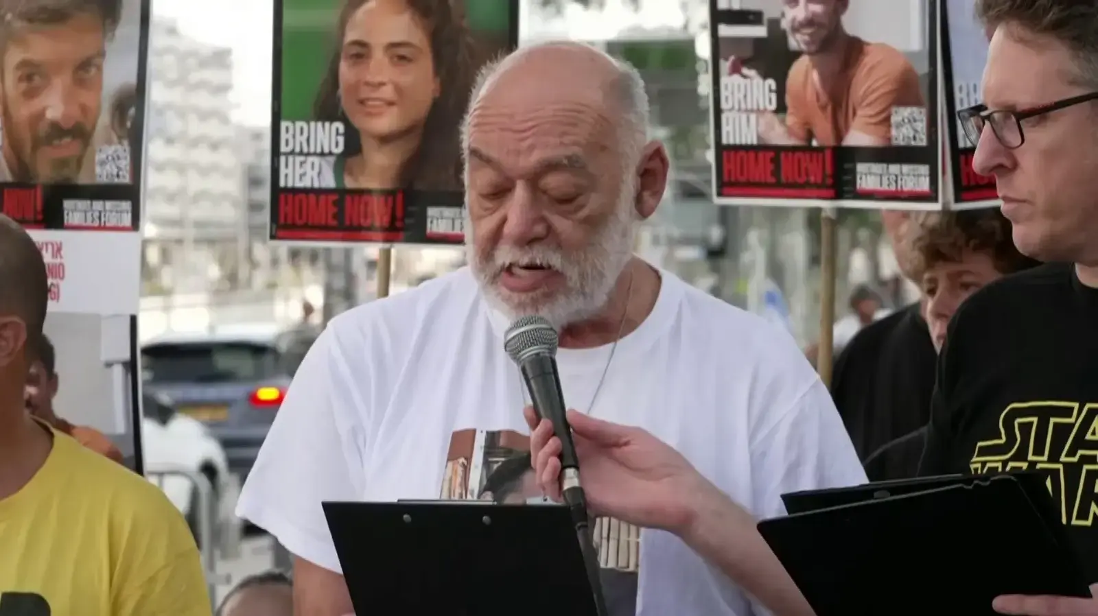 איציק הורן, הצהרת משפחות חטופים, שער בגין, 7 ביוני 2025 איציק הורן, הצהרת משפחות חטופים, שער בגין, 7 ביוני 2025