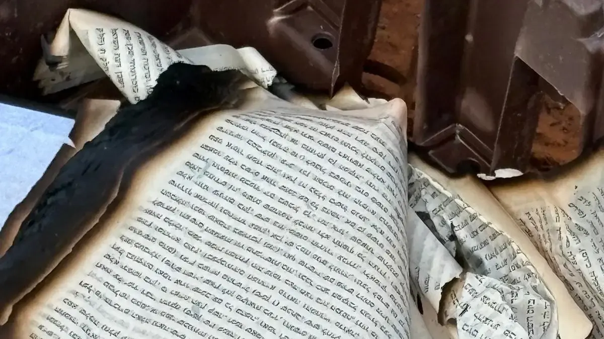 נזקי השריפה בבית הכנסת "אור חביב" בירושלים, 8 ביוני 2025 נזקי השריפה בבית הכנסת "אור חביב" בירושלים, 8 ביוני 2025