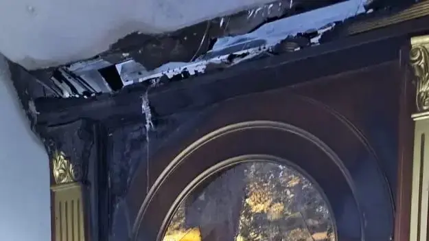 נזקי השריפה בבית הכנסת "אור חביב" בירושלים, 8 ביוני 2025 נזקי השריפה בבית הכנסת "אור חביב" בירושלים, 8 ביוני 2025