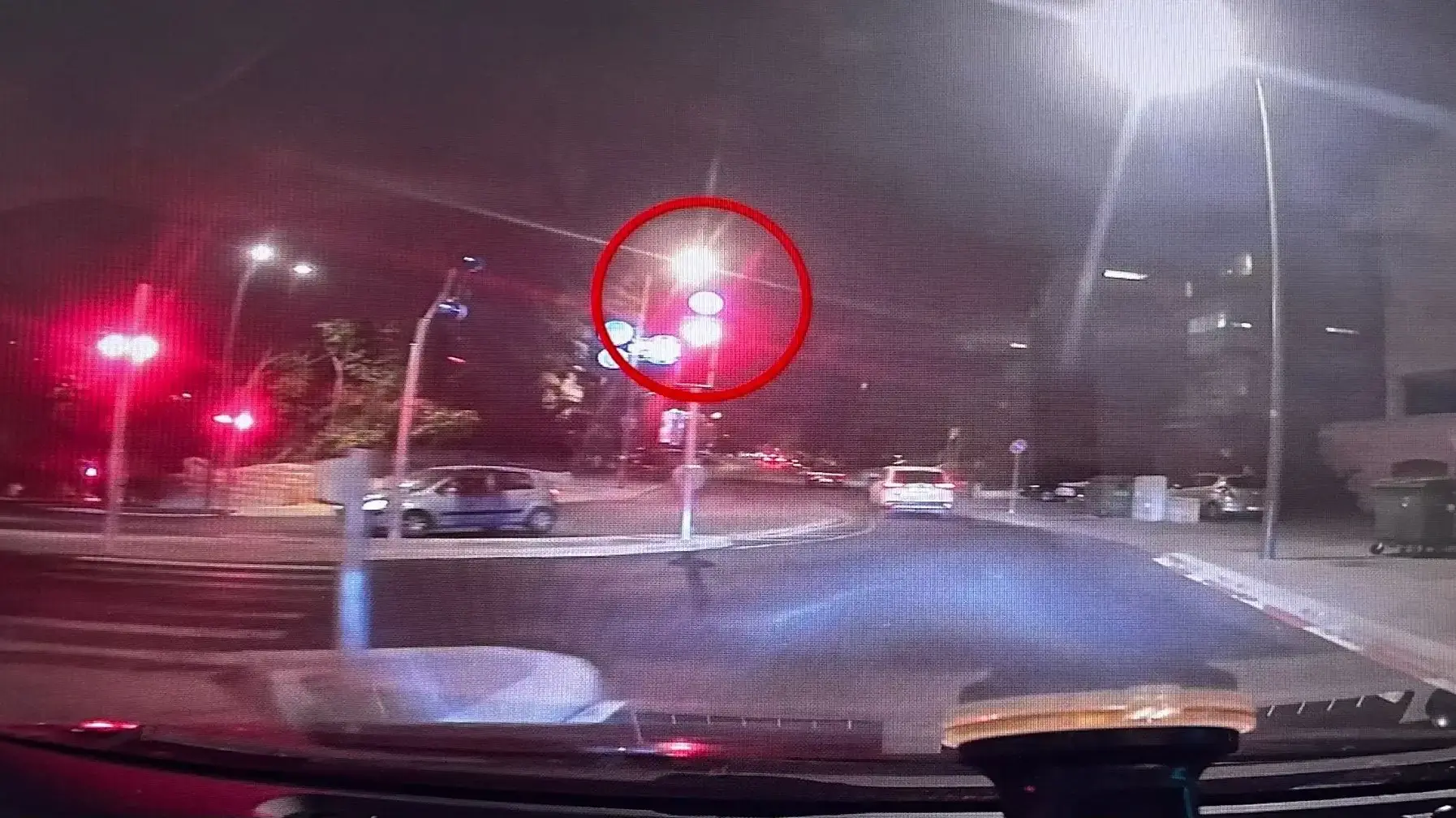 החשוד חצה את הצומת ברמזור אדום לאחר הדריסה, 8 ביוני 2025 החשוד חצה את הצומת ברמזור אדום לאחר הדריסה, 8 ביוני 2025