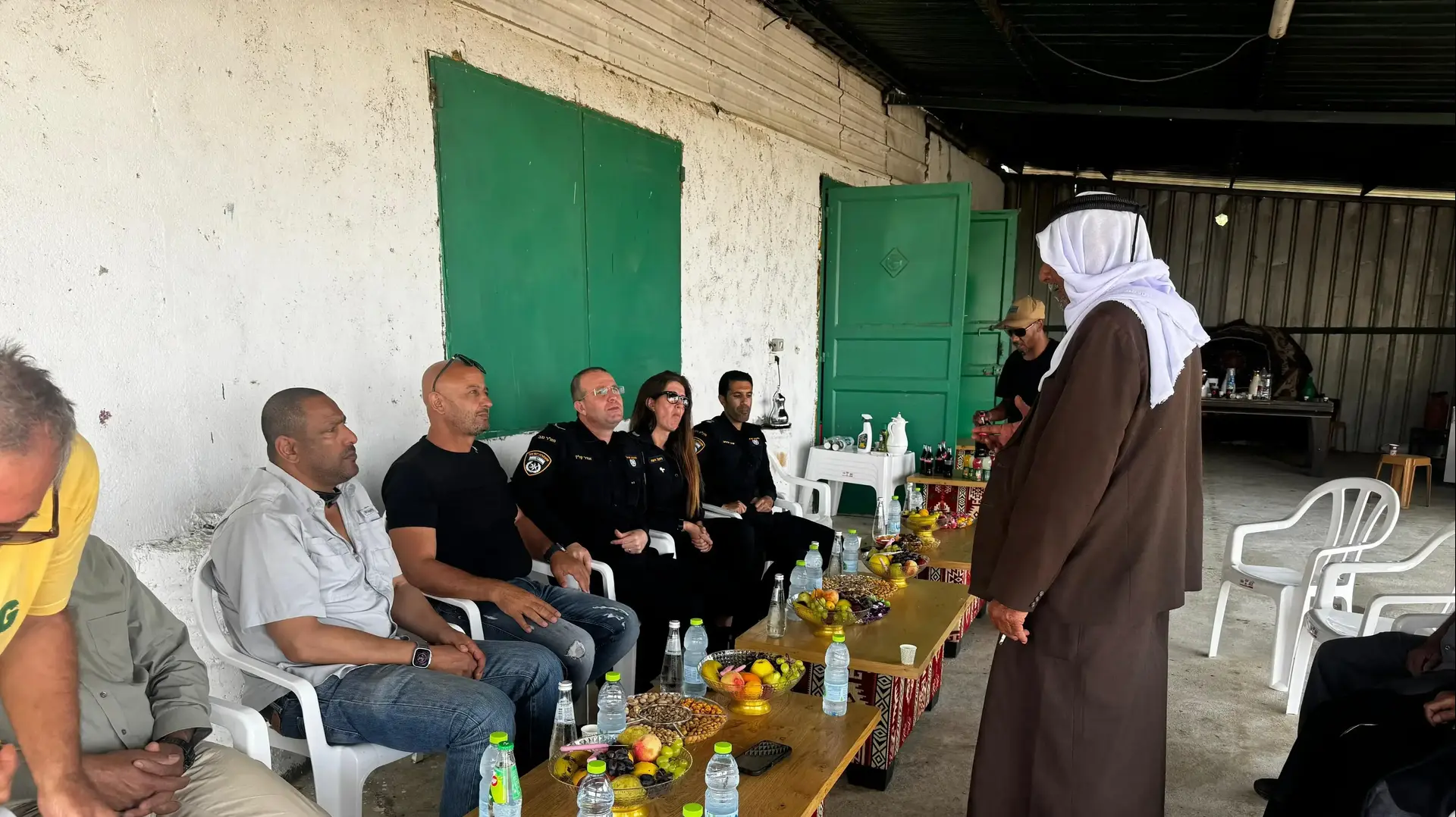 מפקד מרחב הנגב במשטרה, אמיר קליין, במפגש עם נכבדי יישובי המגזר הבדואי