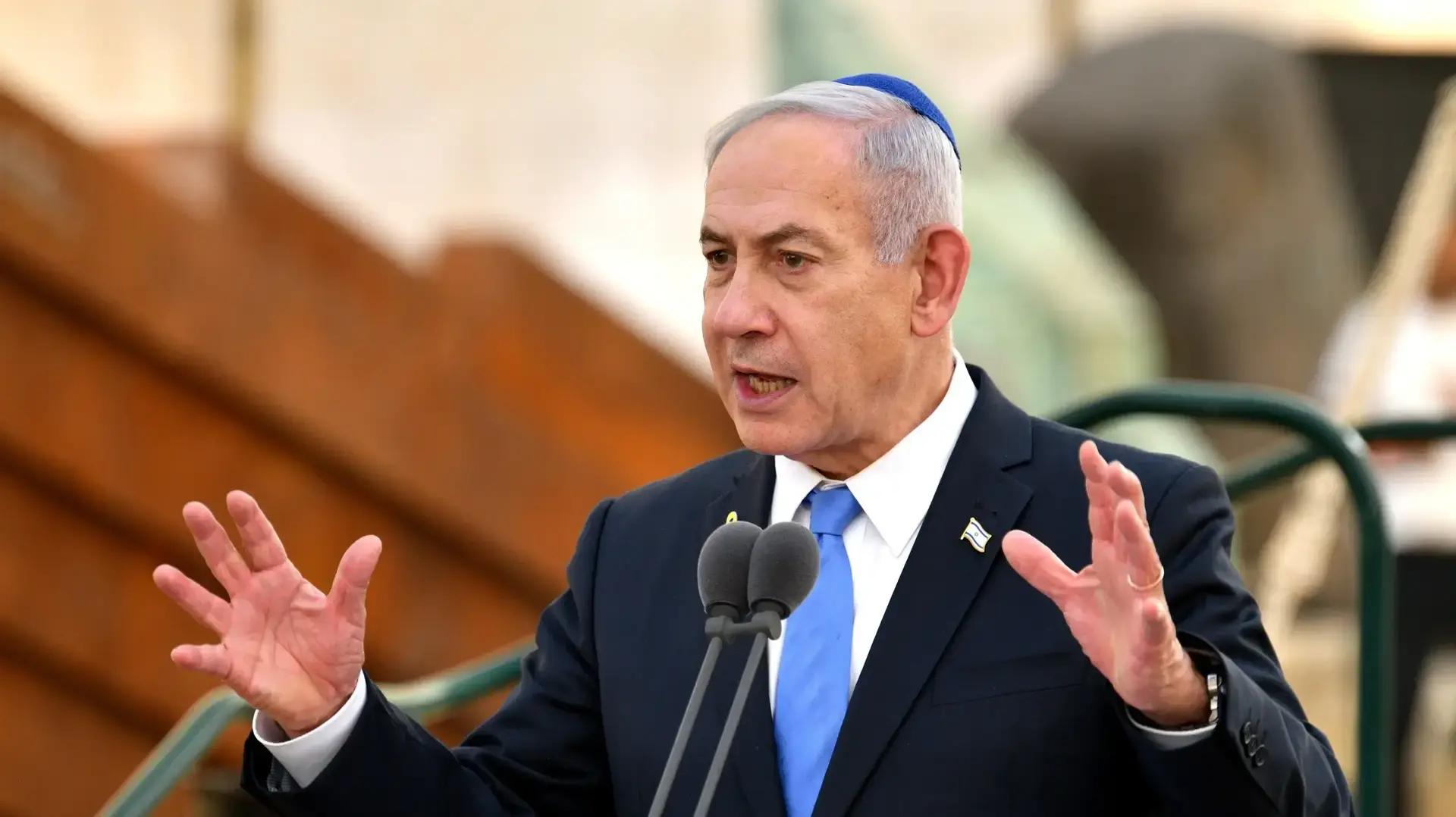 רה"מ בנימין נתניהו בטקס זיכרון לחללי אלטלנה, נחלת יצחק, 9 ביוני 2025 רה"מ בנימין נתניהו בטקס זיכרון לחללי אלטלנה, נחלת יצחק, 9 ביוני 2025