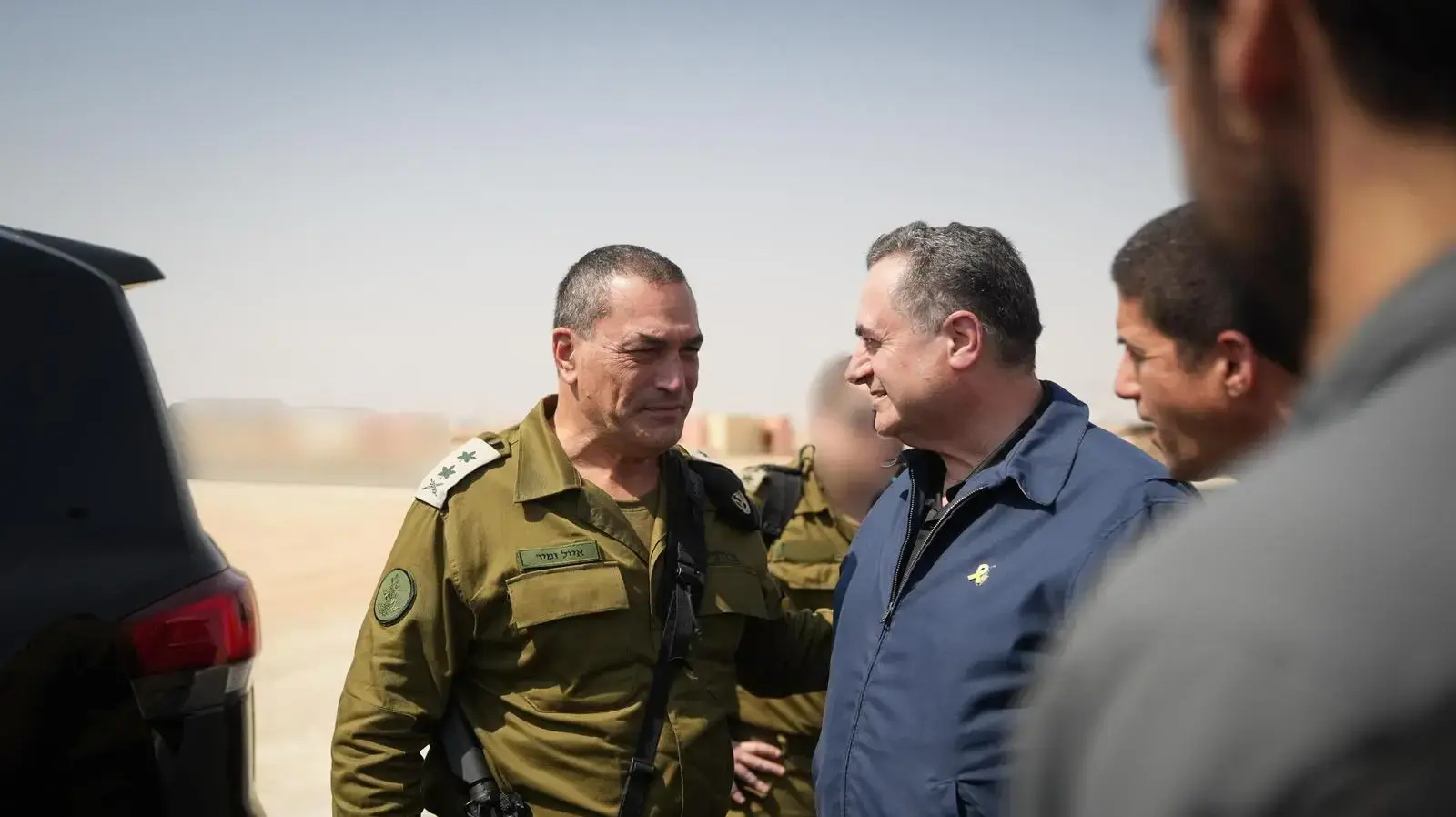 שר הביטחון ישראל כ"ץ, הרמטכ"ל, רב-אלוף אייל זמיר, ומפקד חיל האוויר, אלוף תומר בר, ביקרו בבסיס חיל האוויר, נבטים, 10 ביוני 2025 שר הביטחון ישראל כ"ץ, הרמטכ"ל, רב-אלוף אייל זמיר, ומפקד חיל האוויר, אלוף תומר בר, ביקרו בבסיס חיל האוויר, נבטים, 10 ביוני 2025