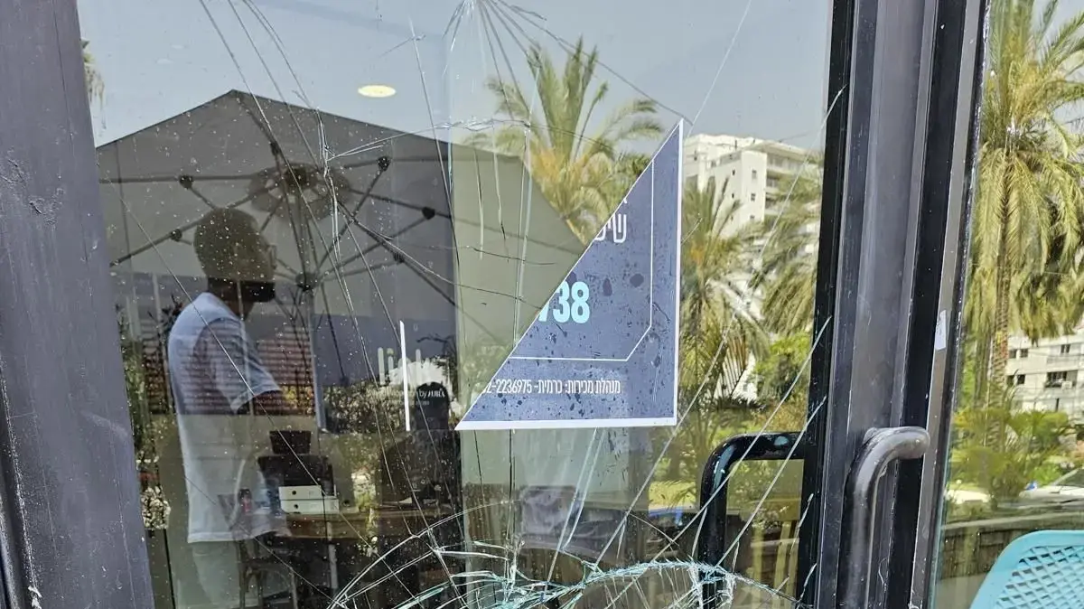 חרדים פגעו במשרדי אאורה