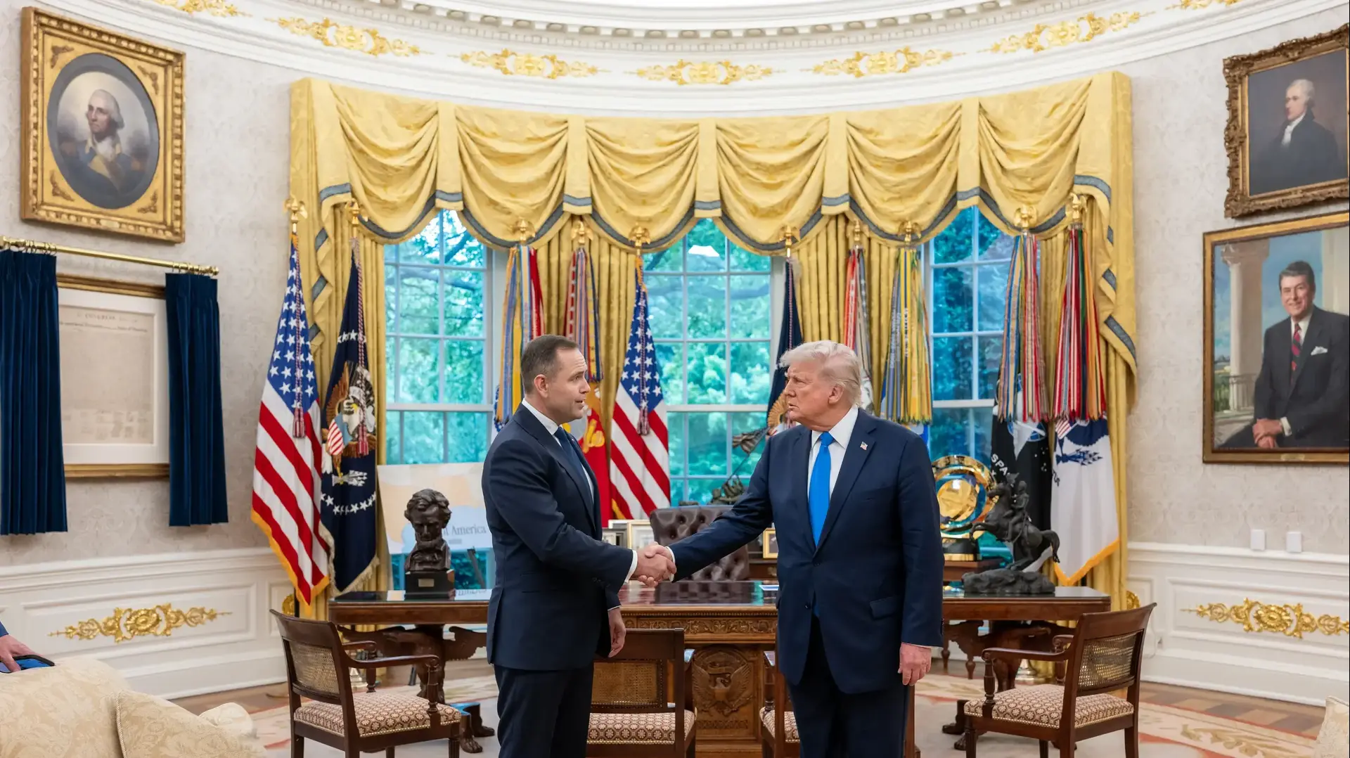 May 1, 2025 - Washington, District of Columbia, USA - President Donald Trump meets with and poses for a photo with Polish presidential candidate Karol Nawrocki in the Oval Office, Thursday, May 1, 2025. (Credit Image: ? Joyce N. Boghosian/White House/ZUMA Press Wire)
May 1, 2025 - Washington, District of Columbia, USA - President Donald Trump meets with and poses for a photo with Polish presidential candidate Karol Nawrocki in the Oval Office, Thursday, May 1, 2025. (Credit Image: ? Joyce N. Boghosian/White House/ZUMA Press Wire)