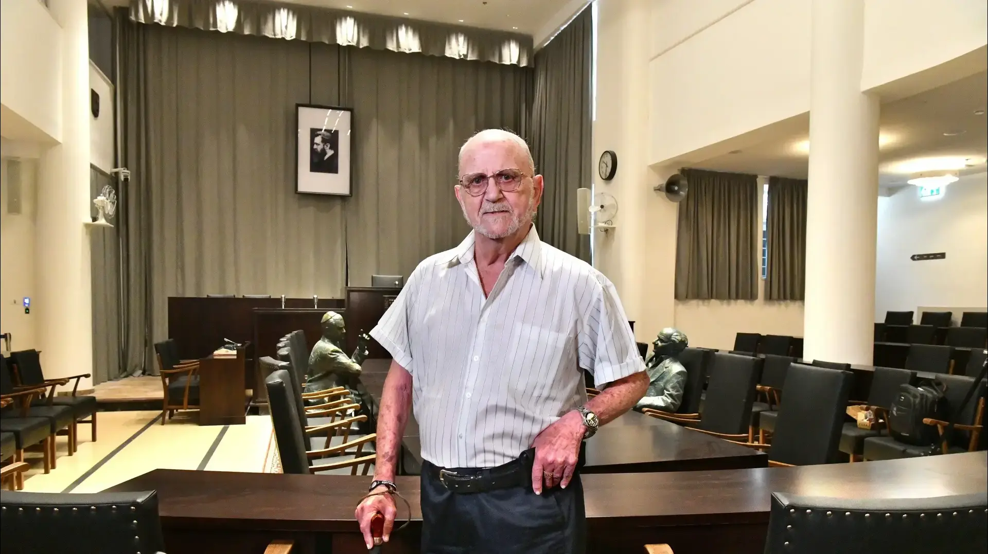 שבח אהרון, נער השליחויות הראשון של הכנסת שבח אהרון, נער השליחויות הראשון של הכנסת