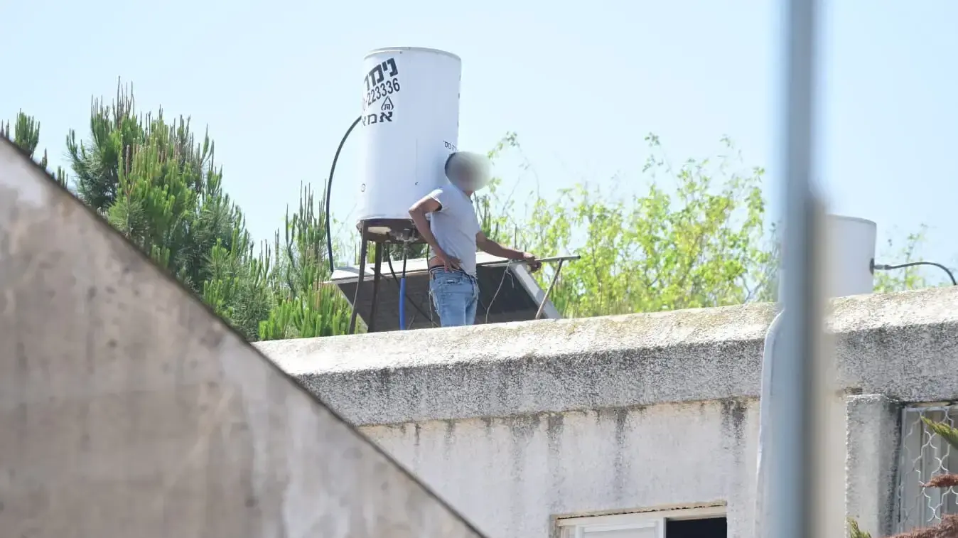 זירת רצח אישה והתבצרות בנה, רחובות, 12 ביוני 2025 זירת רצח אישה והתבצרות בנה, רחובות, 12 ביוני 2025