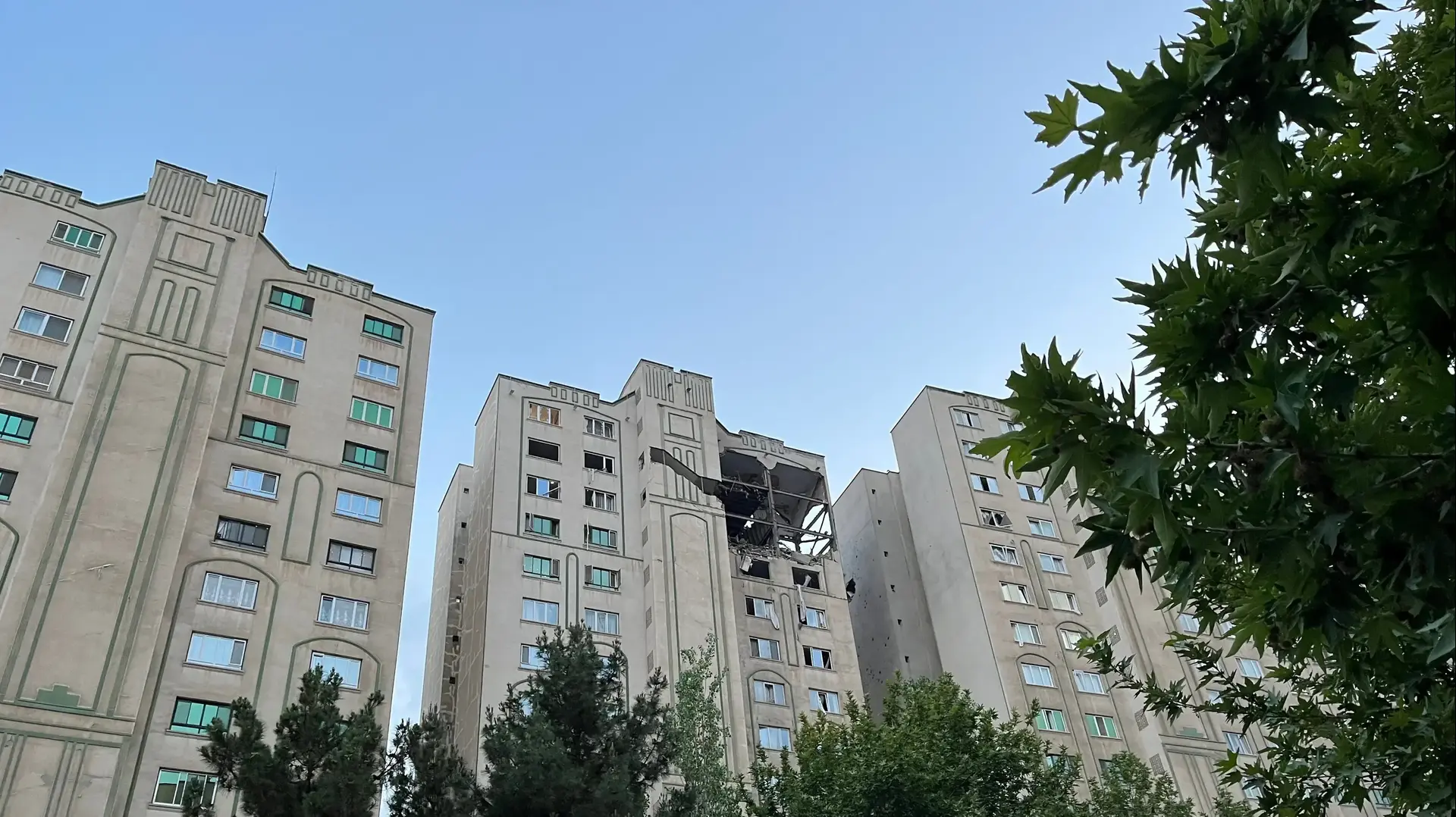 פגיעה בבניין במסגרת תקיפת ישראל, טהראן, איראן, 13 ביוני 2025 פגיעה בבניין במסגרת תקיפת ישראל, טהראן, איראן, 13 ביוני 2025