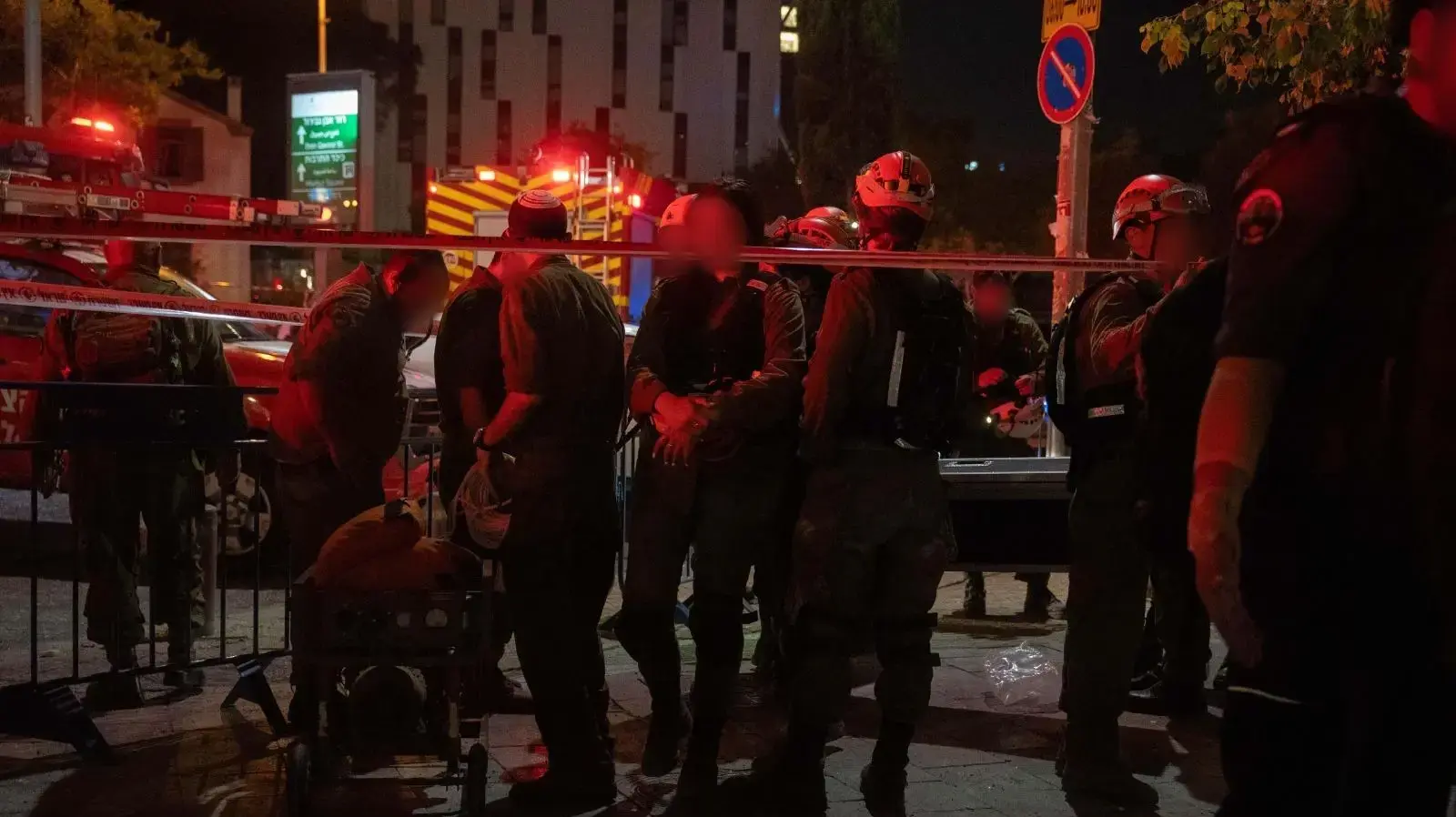 פיקוד העורף בזירות נפילת טילים ששוגרו מאיראן פיקוד העורף בזירות נפילת טילים ששוגרו מאיראן
