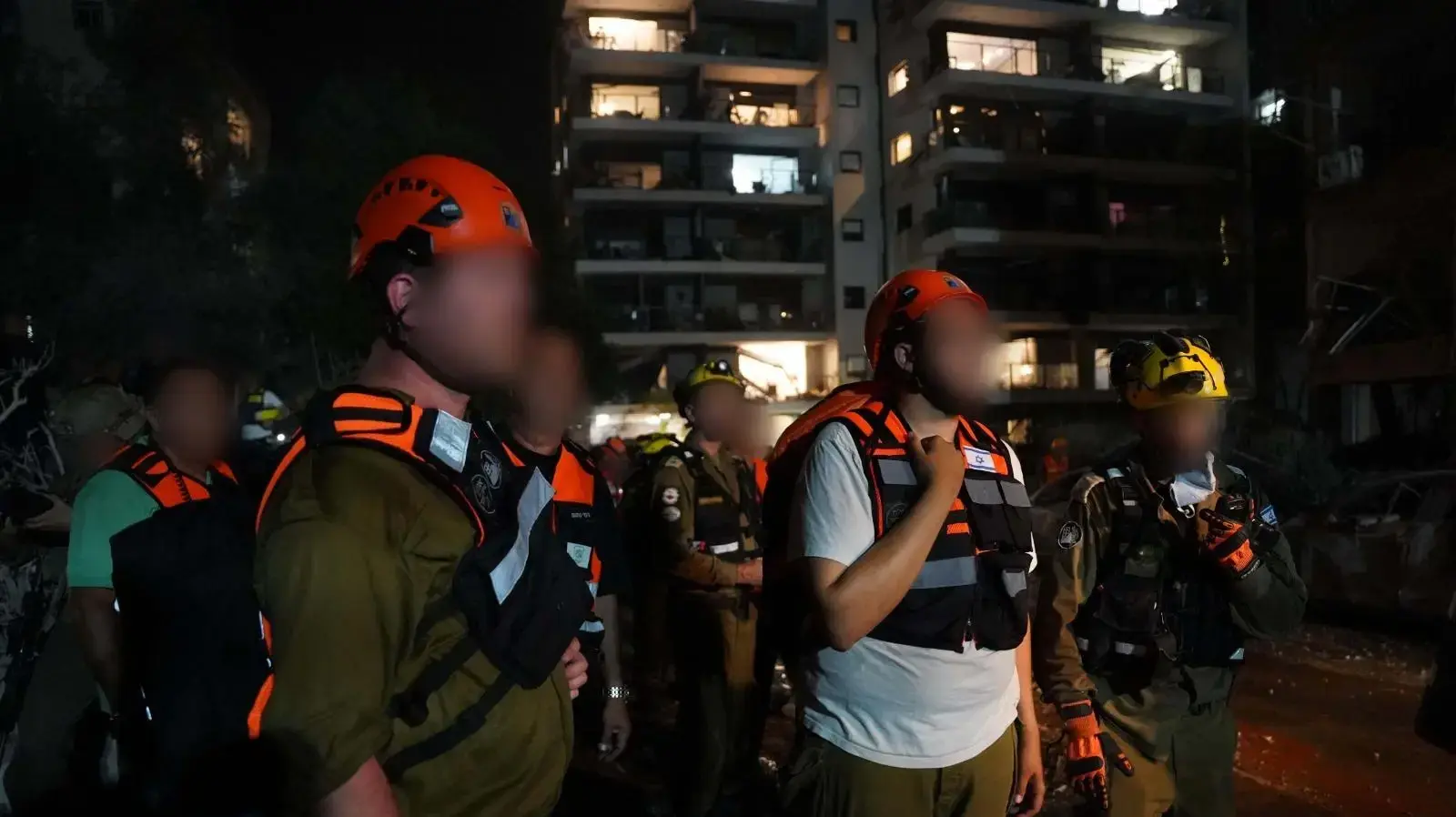 פיקוד העורף בזירות נפילת טילים ששוגרו מאיראן פיקוד העורף בזירות נפילת טילים ששוגרו מאיראן