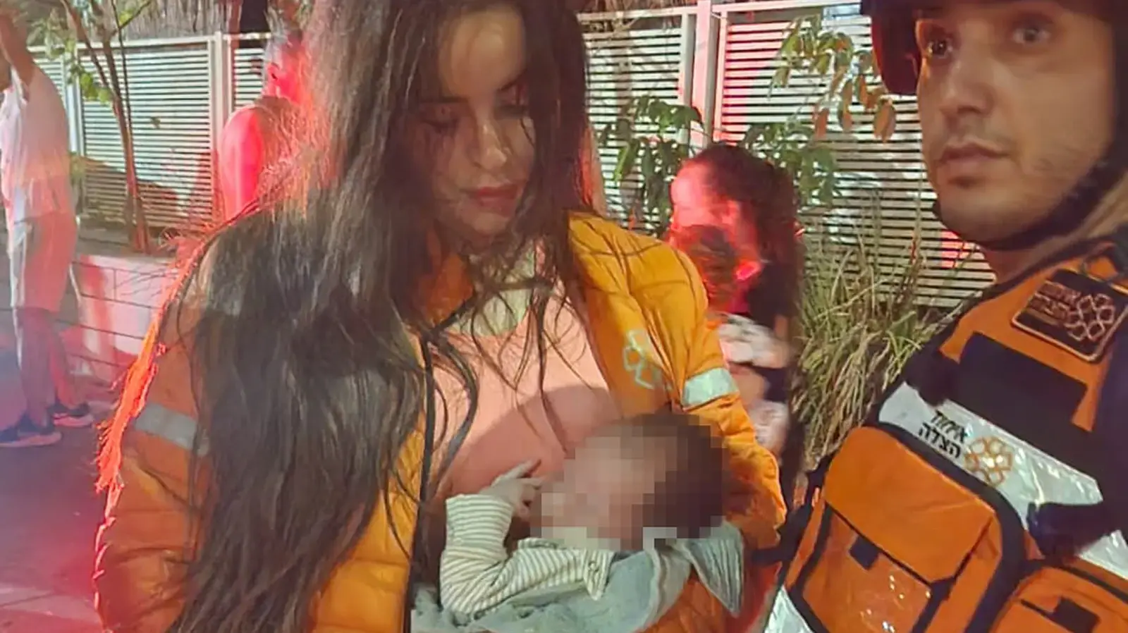 חילוץ תינוק מזירת פגיעה ישירה משיגור טילים מאיראן, 15 ביוני 2025