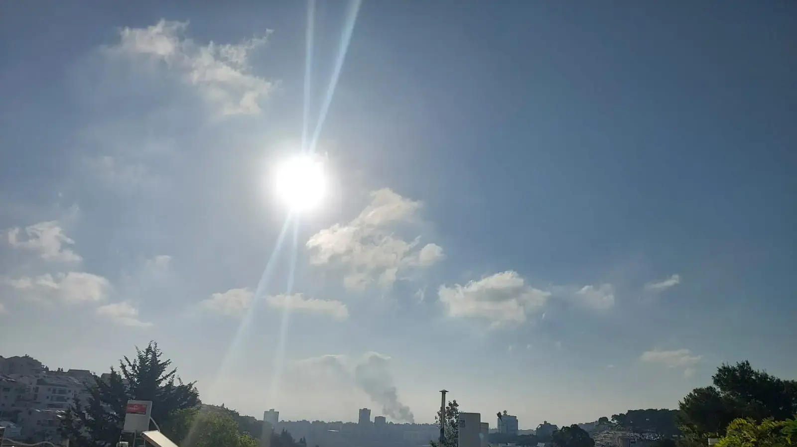 עשן מיתמר בזירת נפילת טילים ששוגרו מאיראן, 16 ביוני 2025 עשן מיתמר בזירת נפילת טילים ששוגרו מאיראן, 16 ביוני 2025