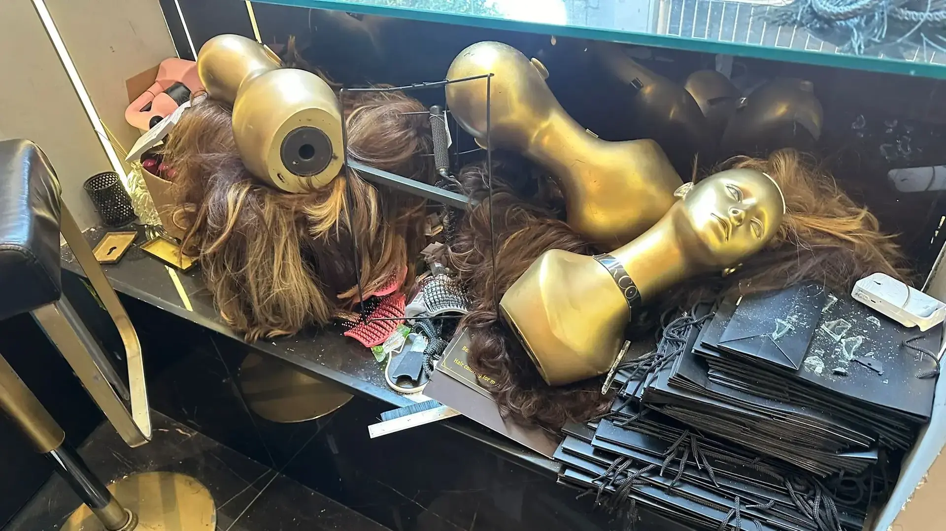 מספרתו של איציק כהן שניזוקה מפגיעת כטב"ם מתימן, יולי 2025 מספרתו של איציק כהן שניזוקה מפגיעת כטב"ם מתימן, יולי 2025