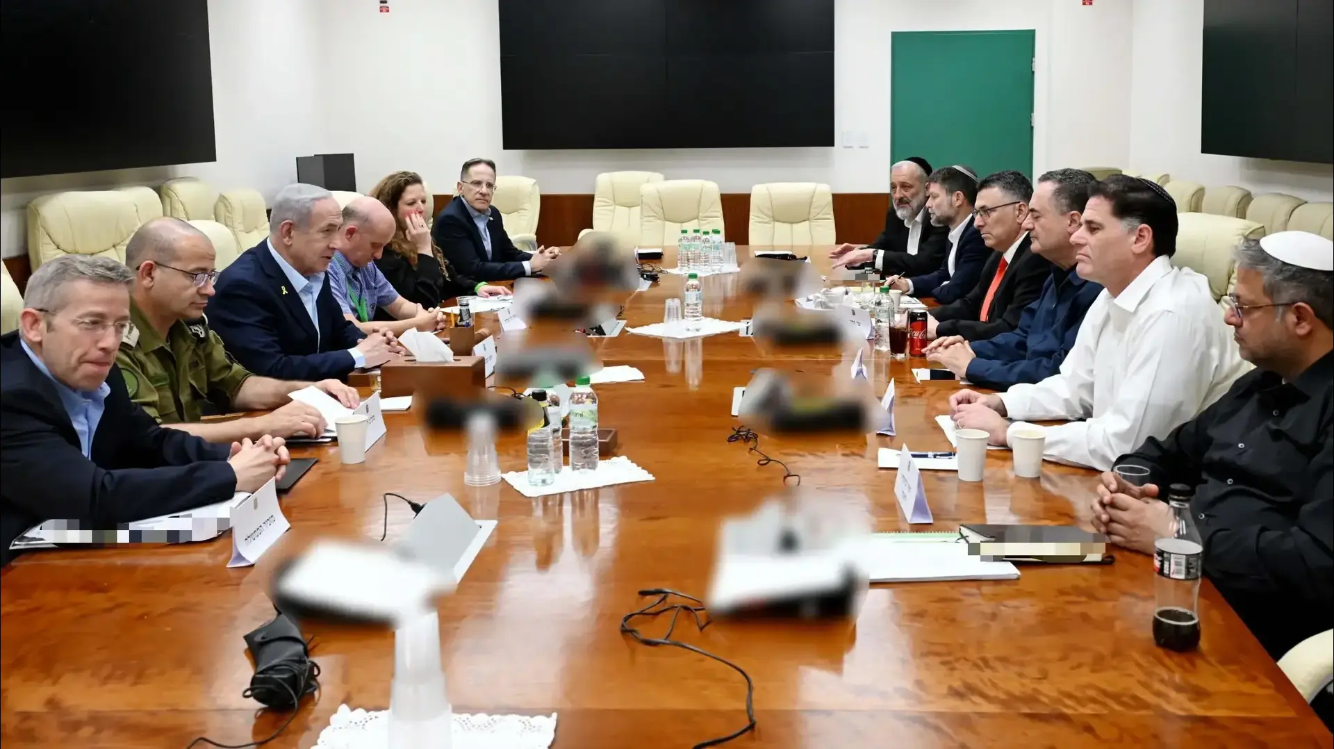 ראש הממשלה בנימין נתניהו במהלך ניהול המערכה נגד תכנית ההשמדה של המשטר האיראני ראש הממשלה בנימין נתניהו במהלך ניהול המערכה נגד תכנית ההשמדה של המשטר האיראני