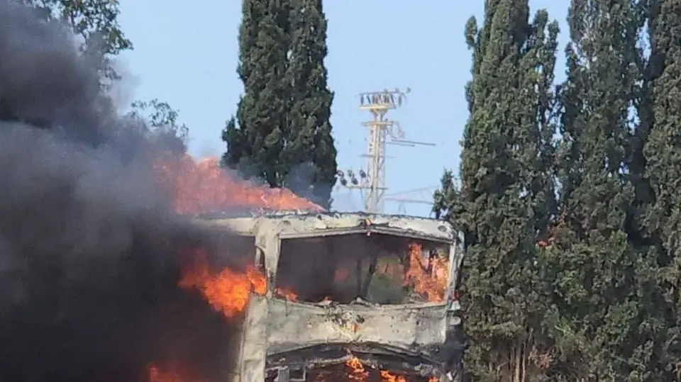 פגיעה באוטובוס בהרצליה מהמטח באיראן
17.6.25 פגיעה באוטובוס בהרצליה מהמטח באיראן
17.6.25